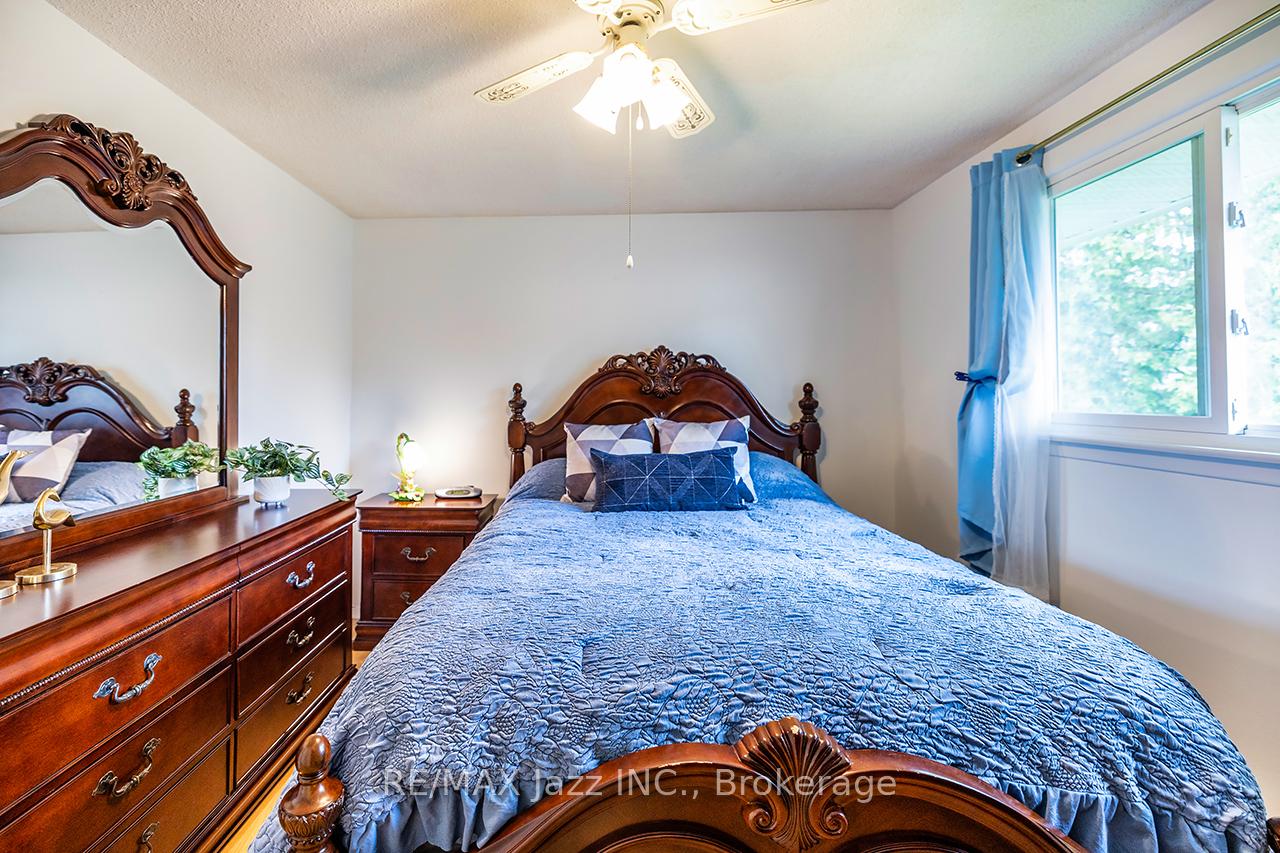 Photo 20 of 22 Deerpark Crescent, Clarington, Bowmanville — HOMEH