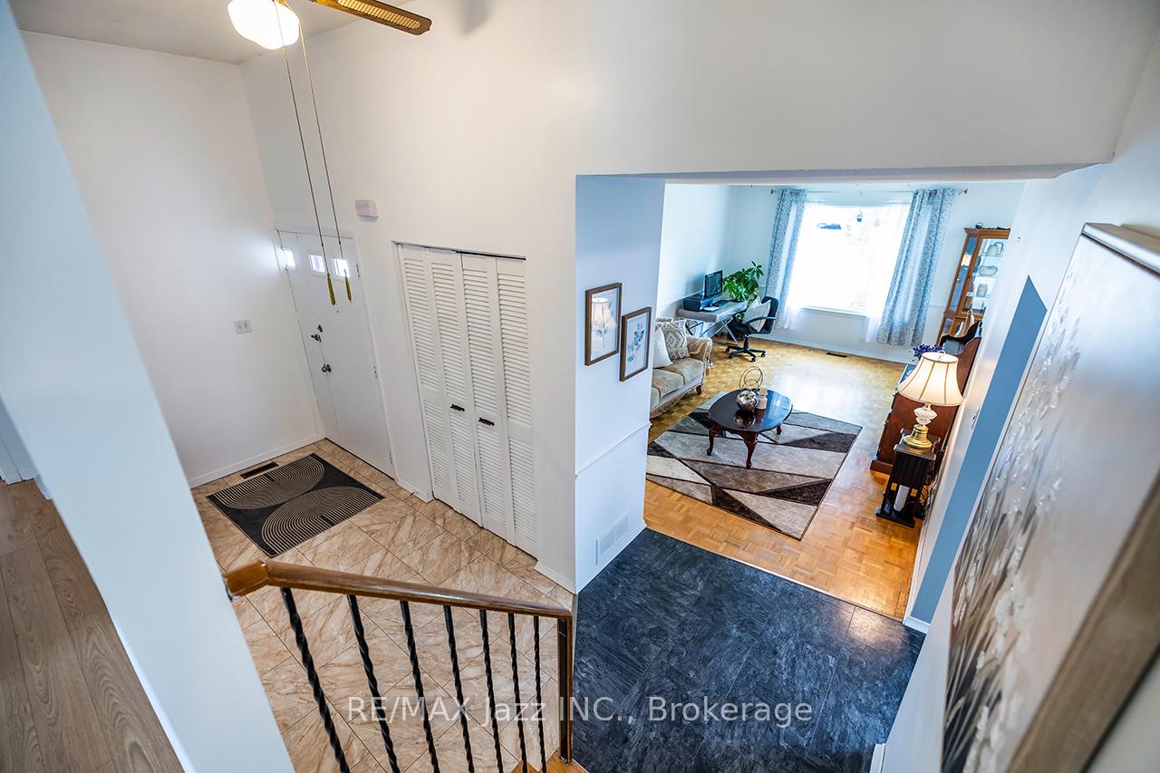 Photo 21 of 22 Deerpark Crescent, Clarington, Bowmanville — HOMEH