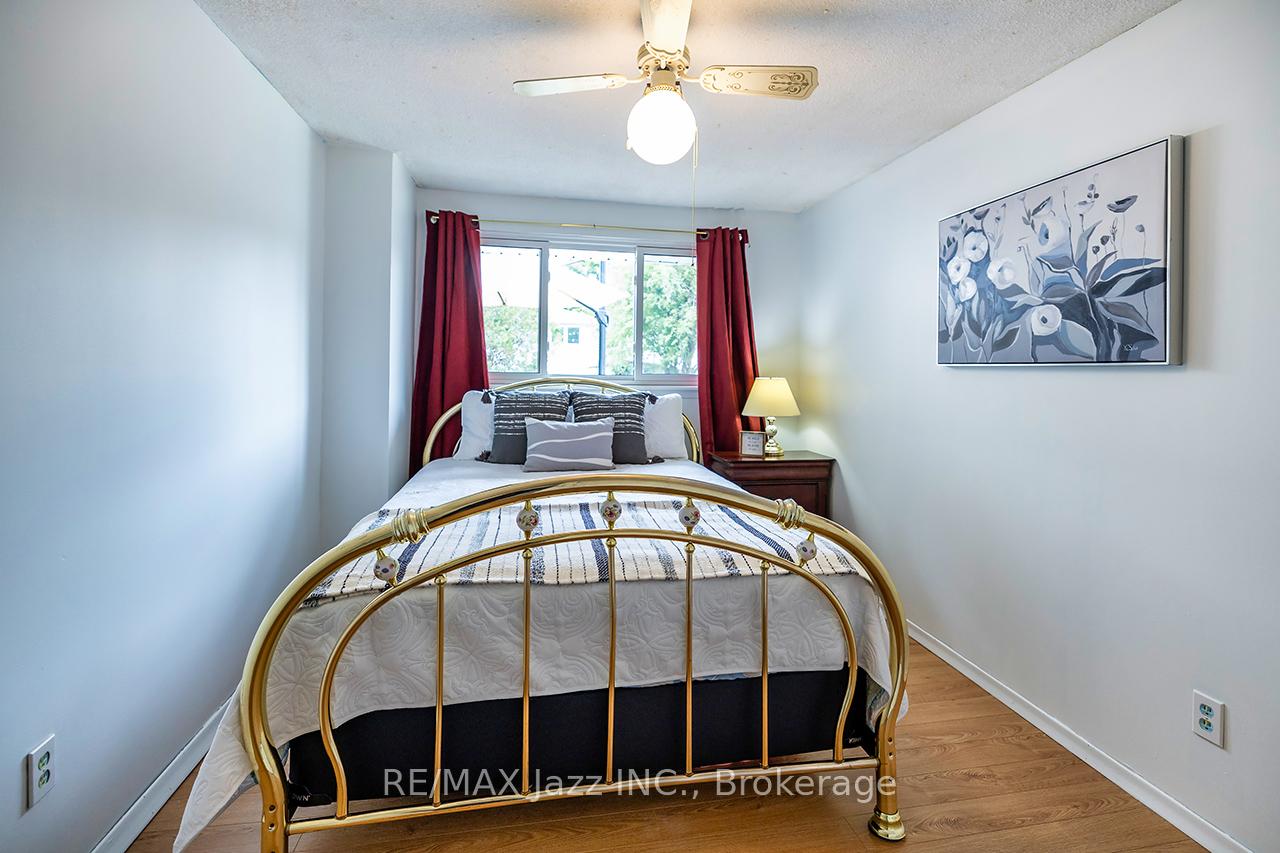 Photo 23 of 22 Deerpark Crescent, Clarington, Bowmanville — HOMEH