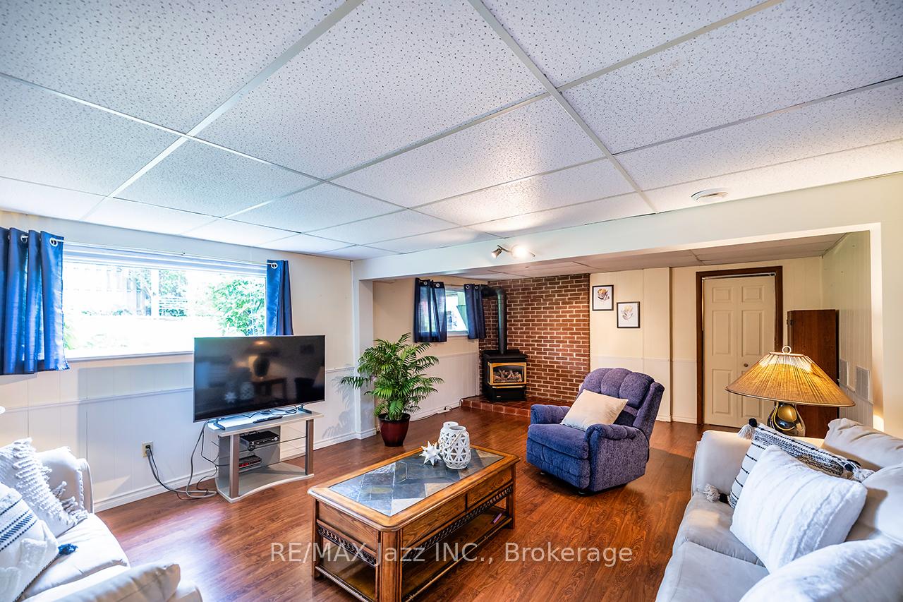 Photo 24 of 22 Deerpark Crescent, Clarington, Bowmanville — HOMEH