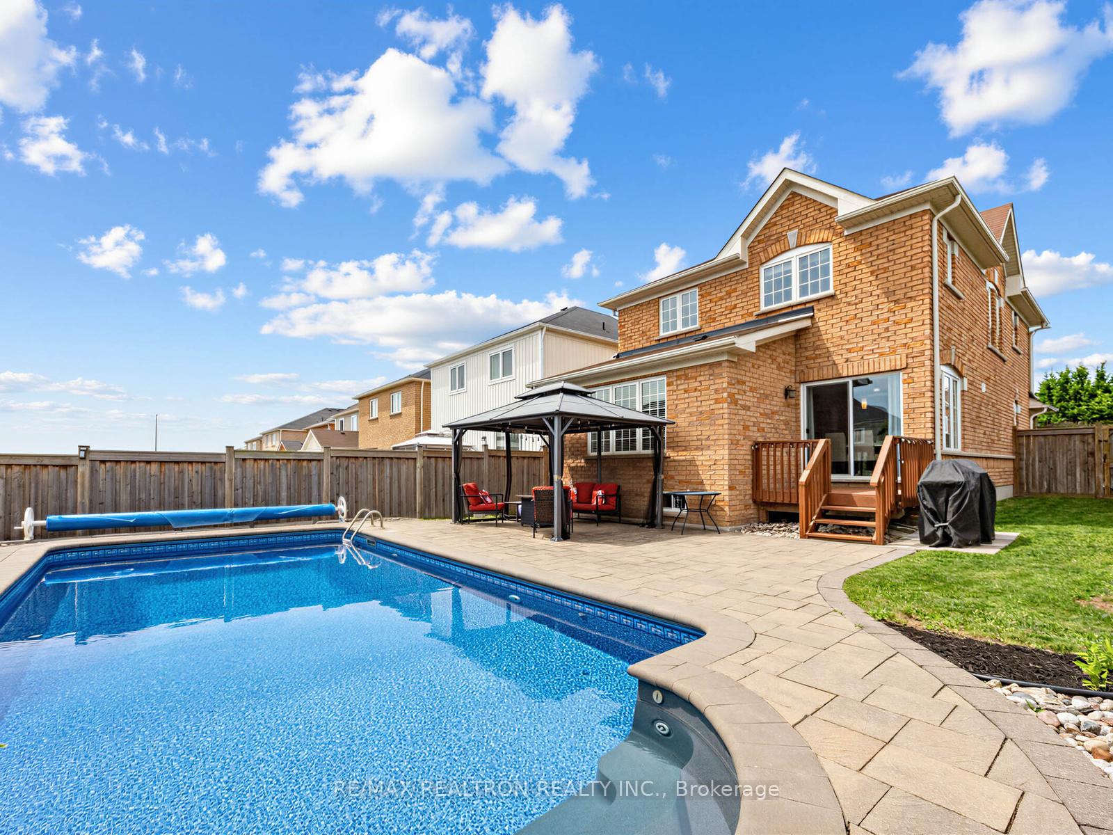 Photo 2 of 1089 Edward Bolton Crescent, Oshawa, Pinecrest — HOMEH