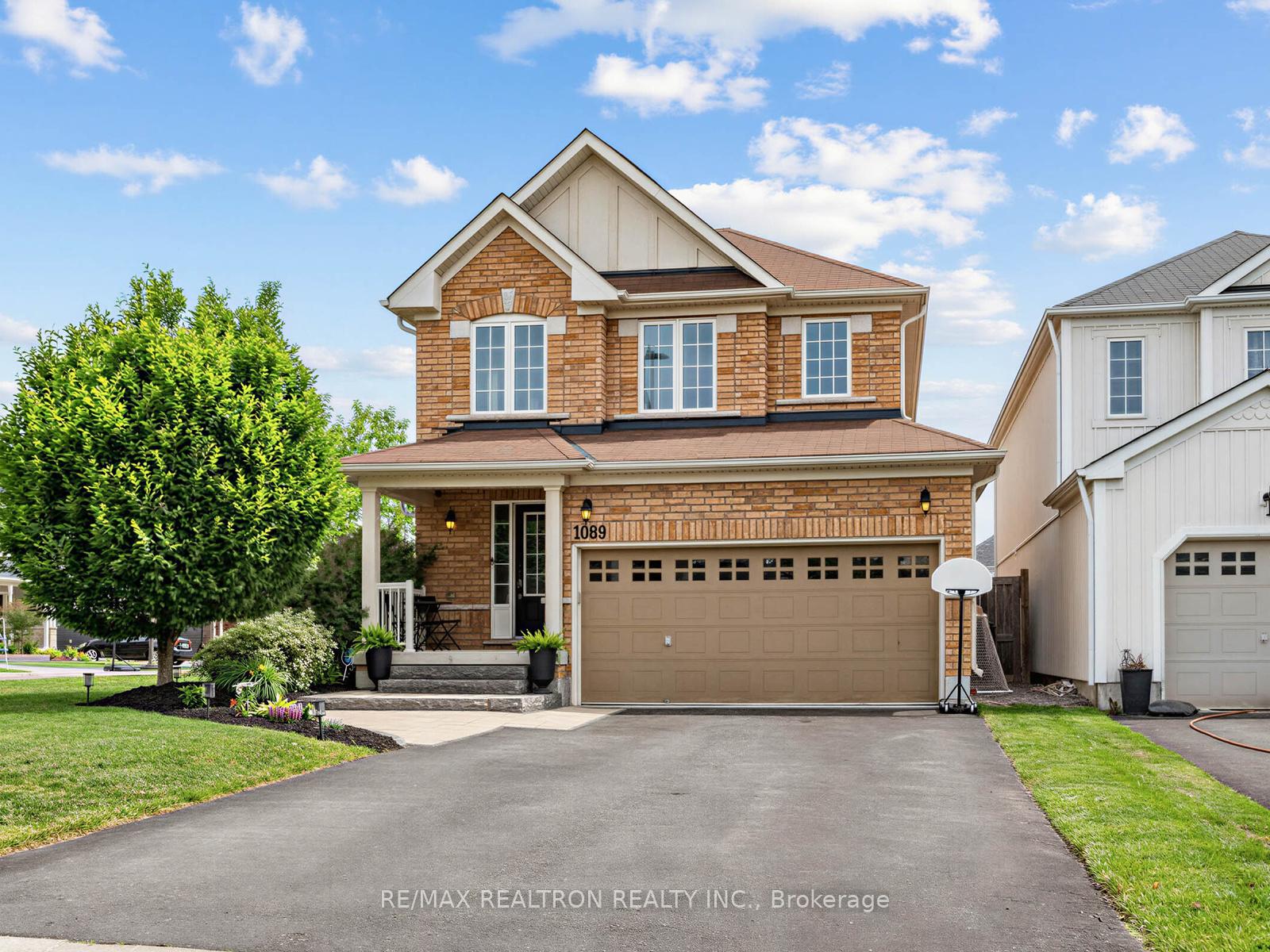 Photo 3 of 1089 Edward Bolton Crescent, Oshawa, Pinecrest — HOMEH