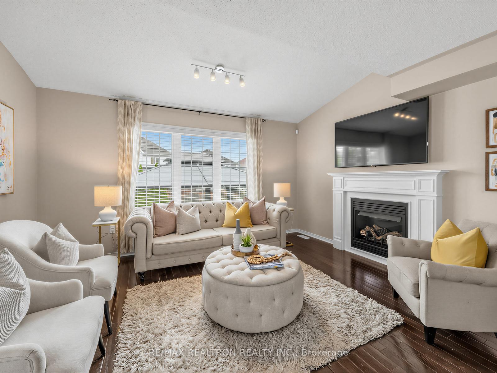 Photo 8 of 1089 Edward Bolton Crescent, Oshawa, Pinecrest — HOMEH