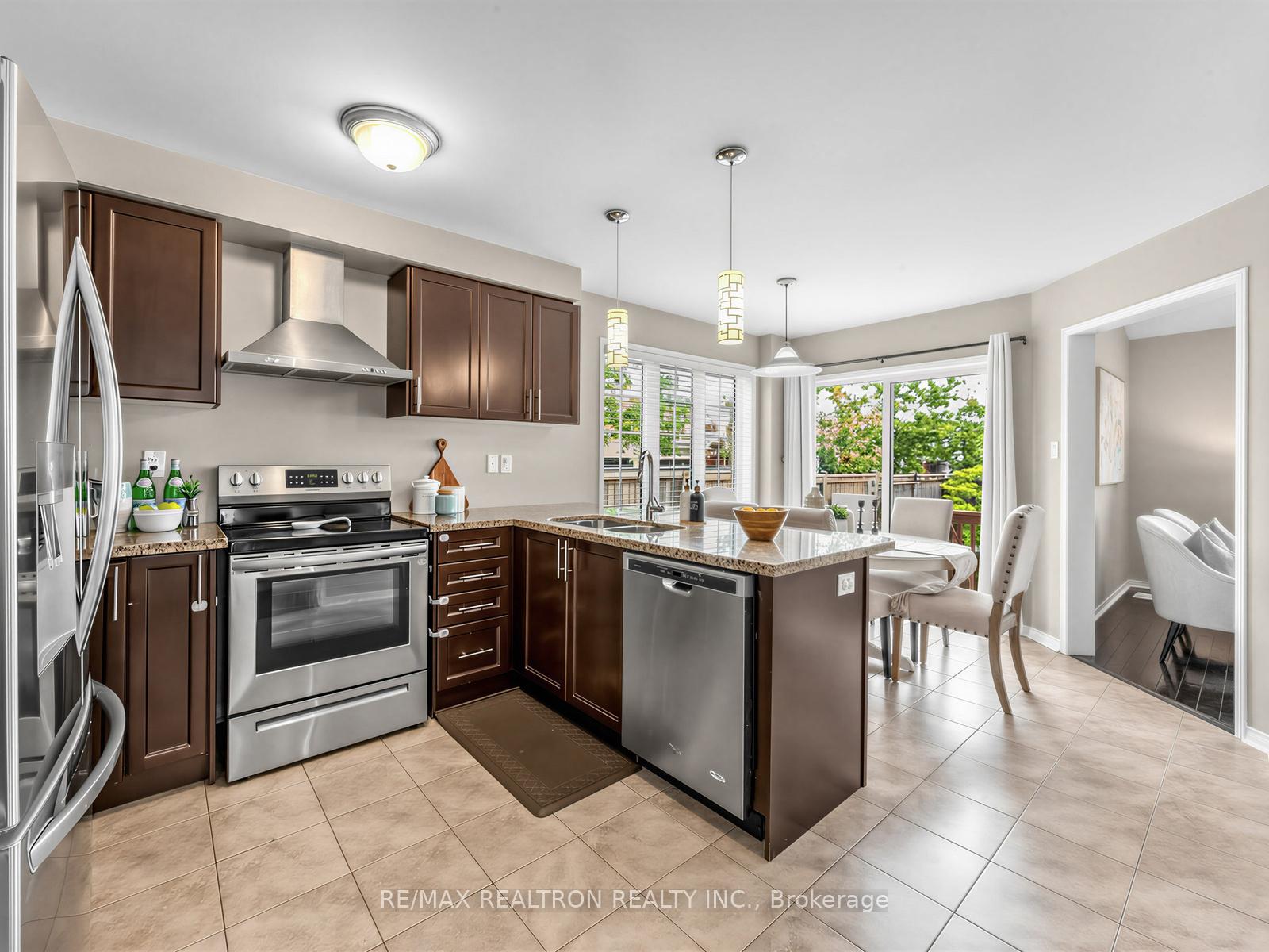 Photo 11 of 1089 Edward Bolton Crescent, Oshawa, Pinecrest — HOMEH