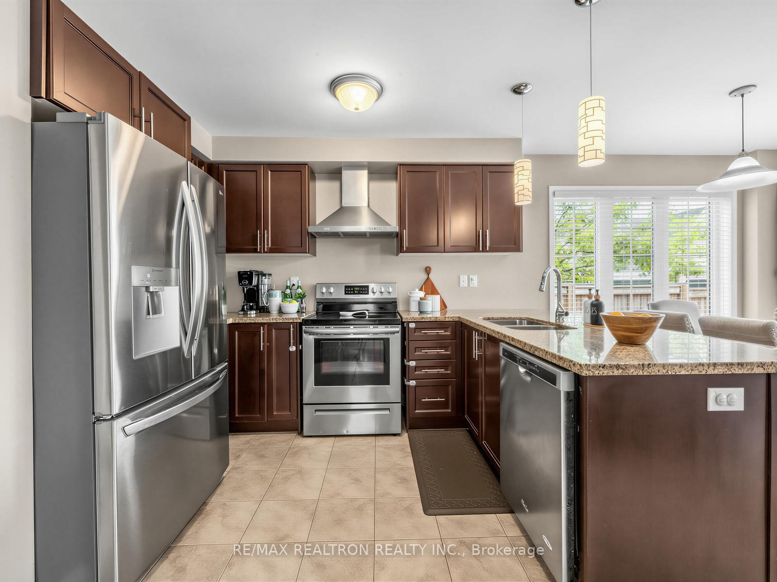 Photo 12 of 1089 Edward Bolton Crescent, Oshawa, Pinecrest — HOMEH