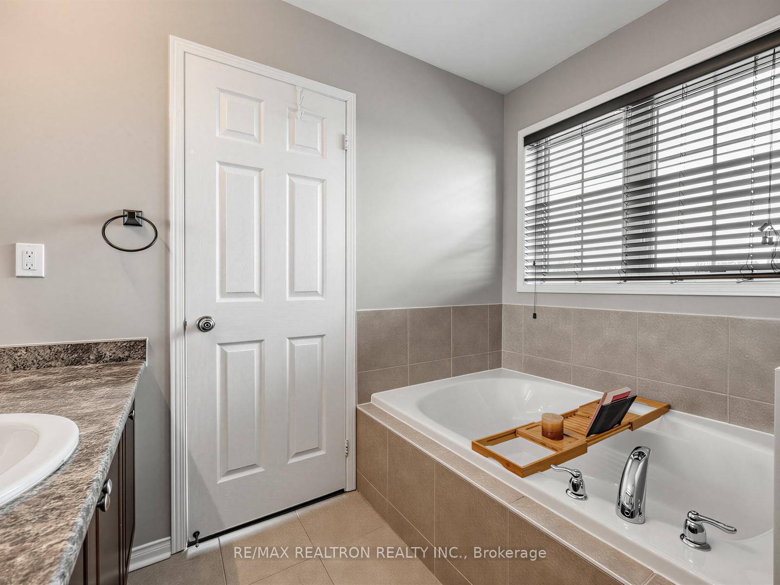 Photo 23 of 1089 Edward Bolton Crescent, Oshawa, Pinecrest — HOMEH