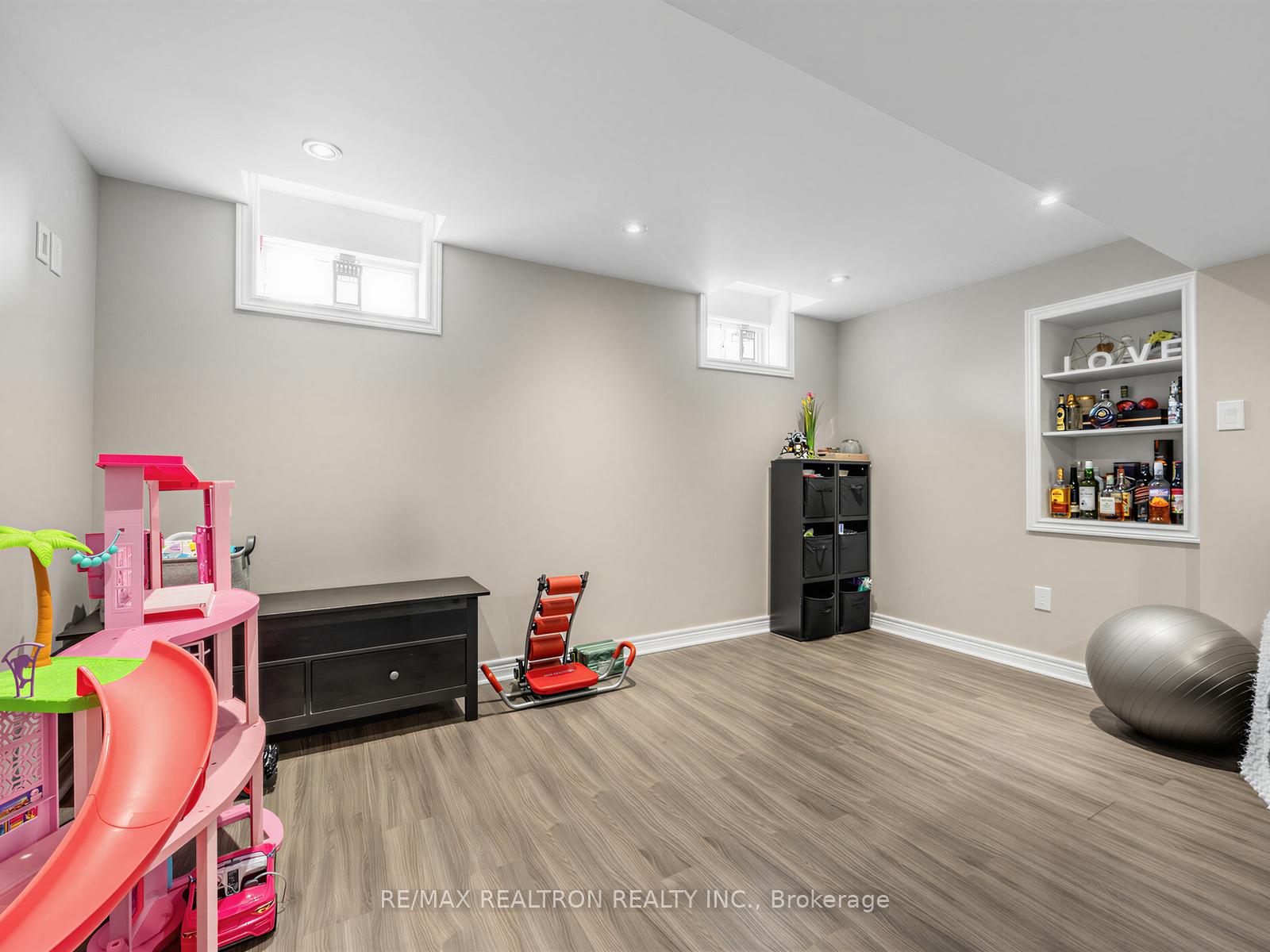 Photo 29 of 1089 Edward Bolton Crescent, Oshawa, Pinecrest — HOMEH