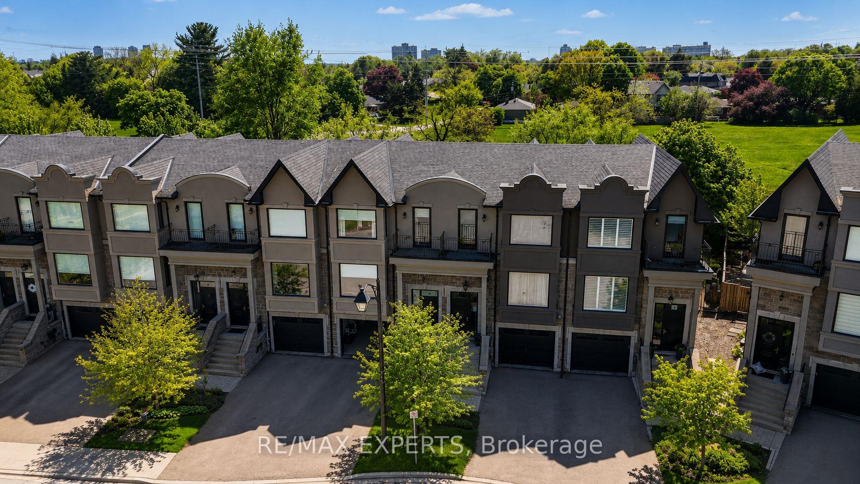 Photo 2 of 22 Matthew Court, Etobicoke, Princess-Rosethorn — HOMEH