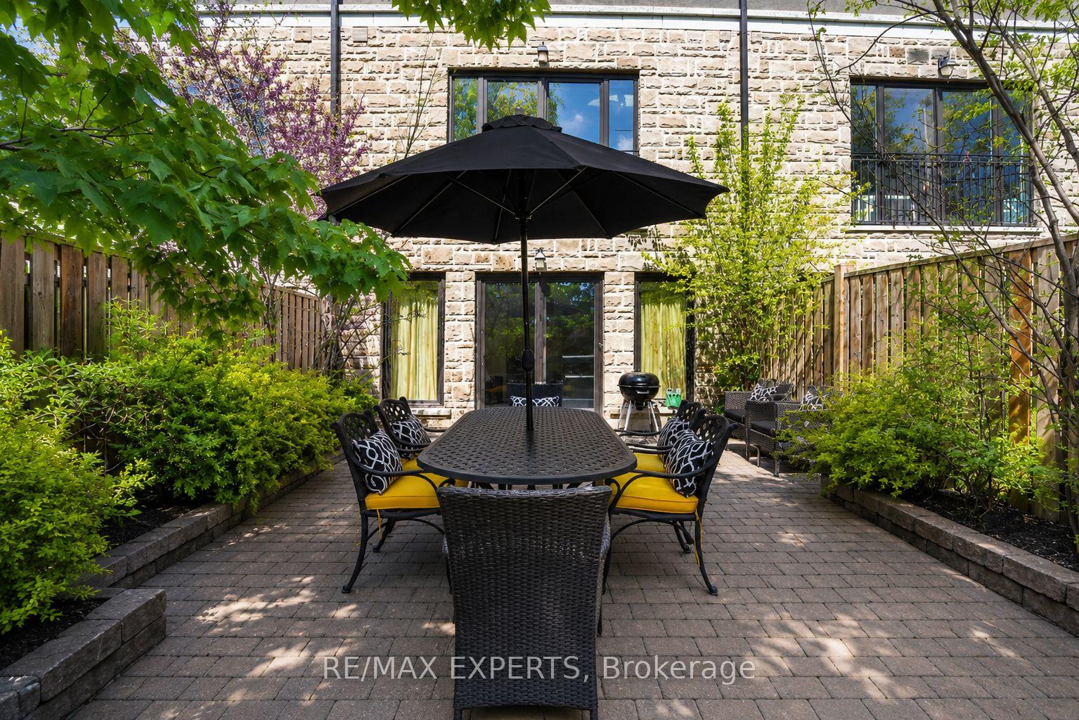 Photo 3 of 22 Matthew Court, Etobicoke, Princess-Rosethorn — HOMEH