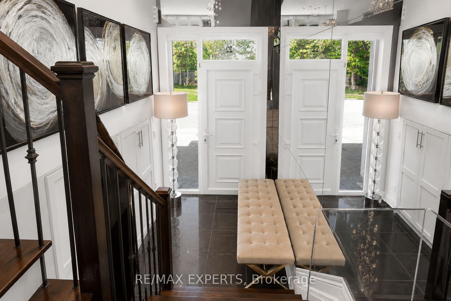 Photo 5 of 22 Matthew Court, Etobicoke, Princess-Rosethorn — HOMEH
