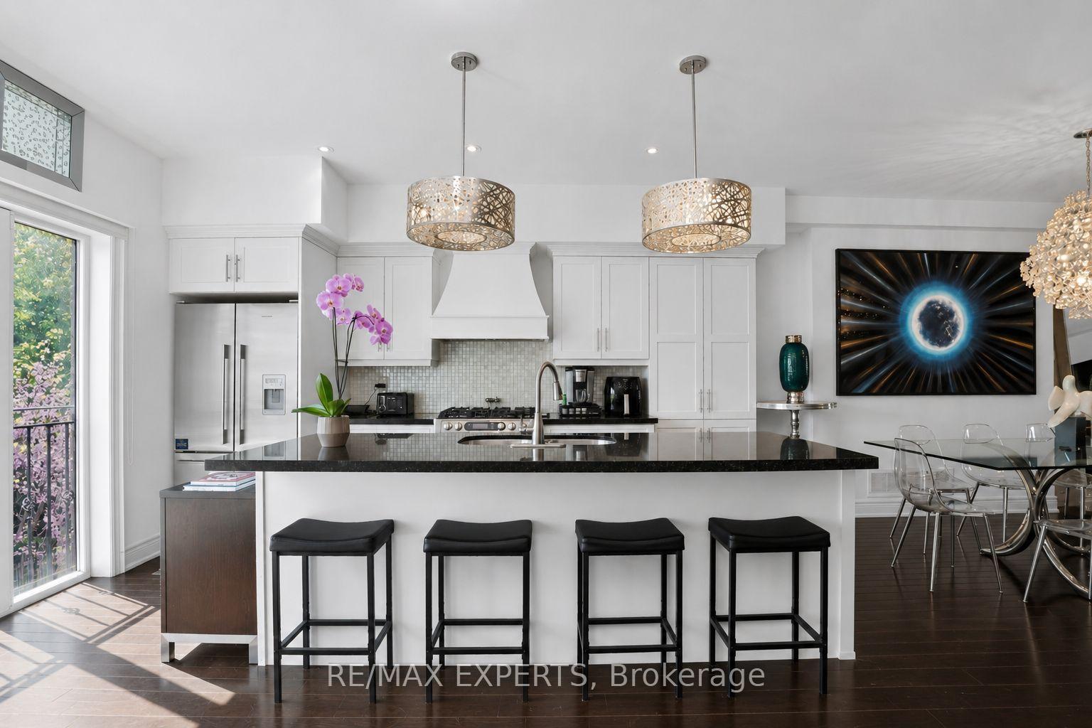 Photo 6 of 22 Matthew Court, Etobicoke, Princess-Rosethorn — HOMEH