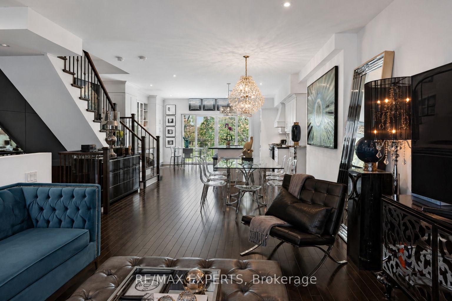 Photo 10 of 22 Matthew Court, Etobicoke, Princess-Rosethorn — HOMEH