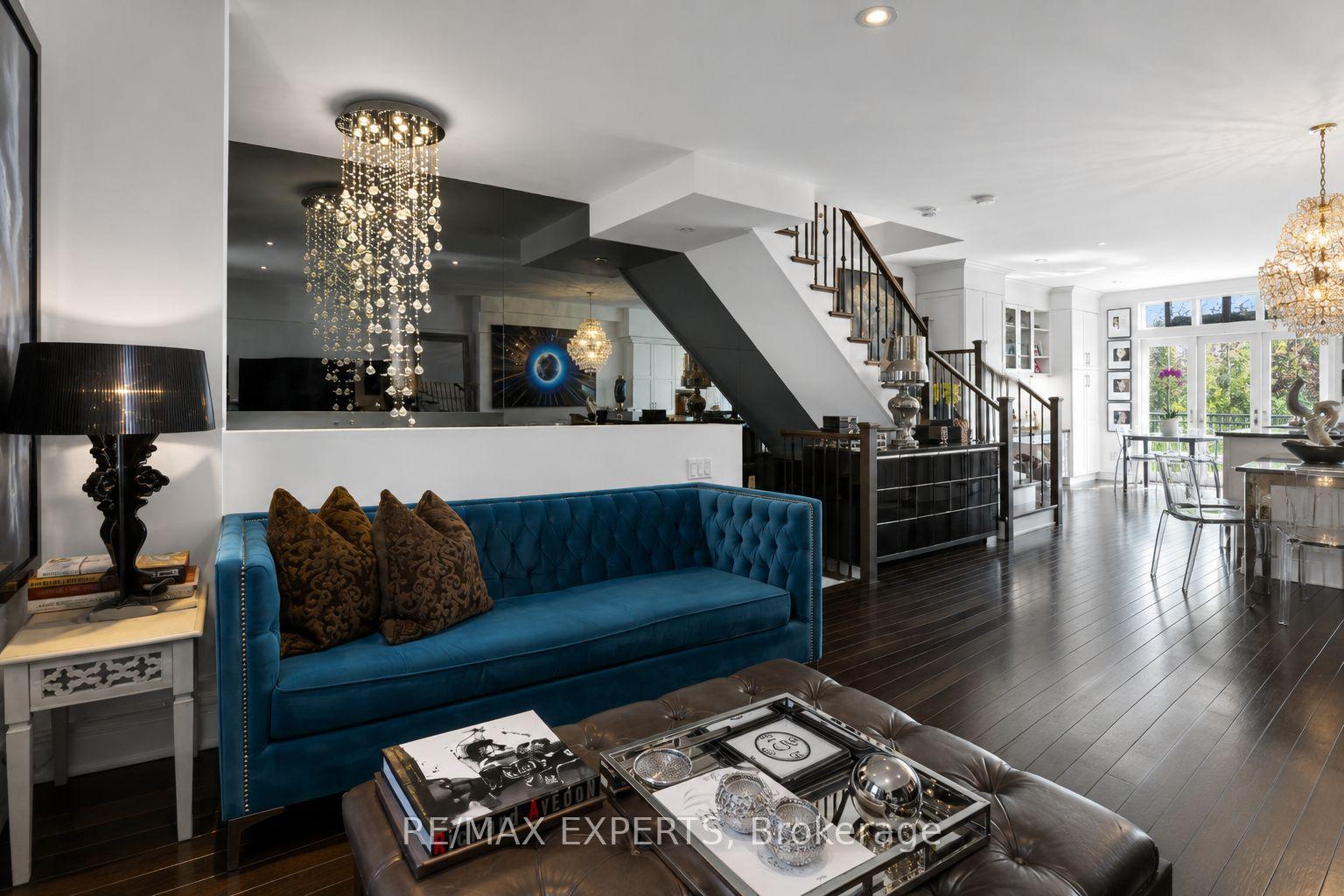 Photo 11 of 22 Matthew Court, Etobicoke, Princess-Rosethorn — HOMEH