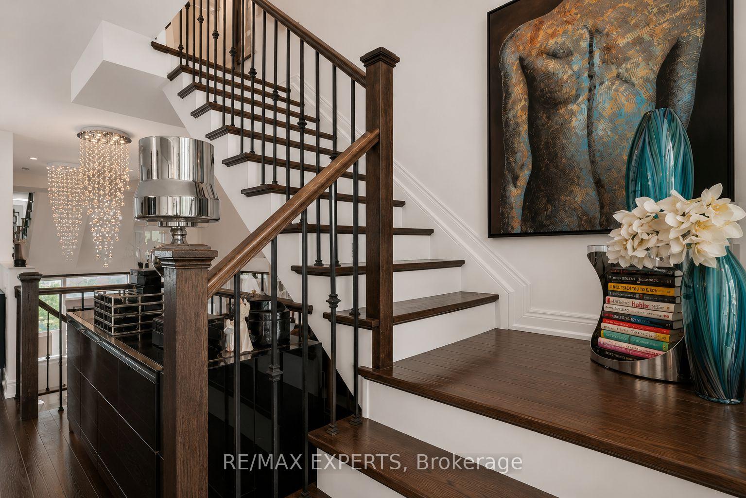 Photo 13 of 22 Matthew Court, Etobicoke, Princess-Rosethorn — HOMEH