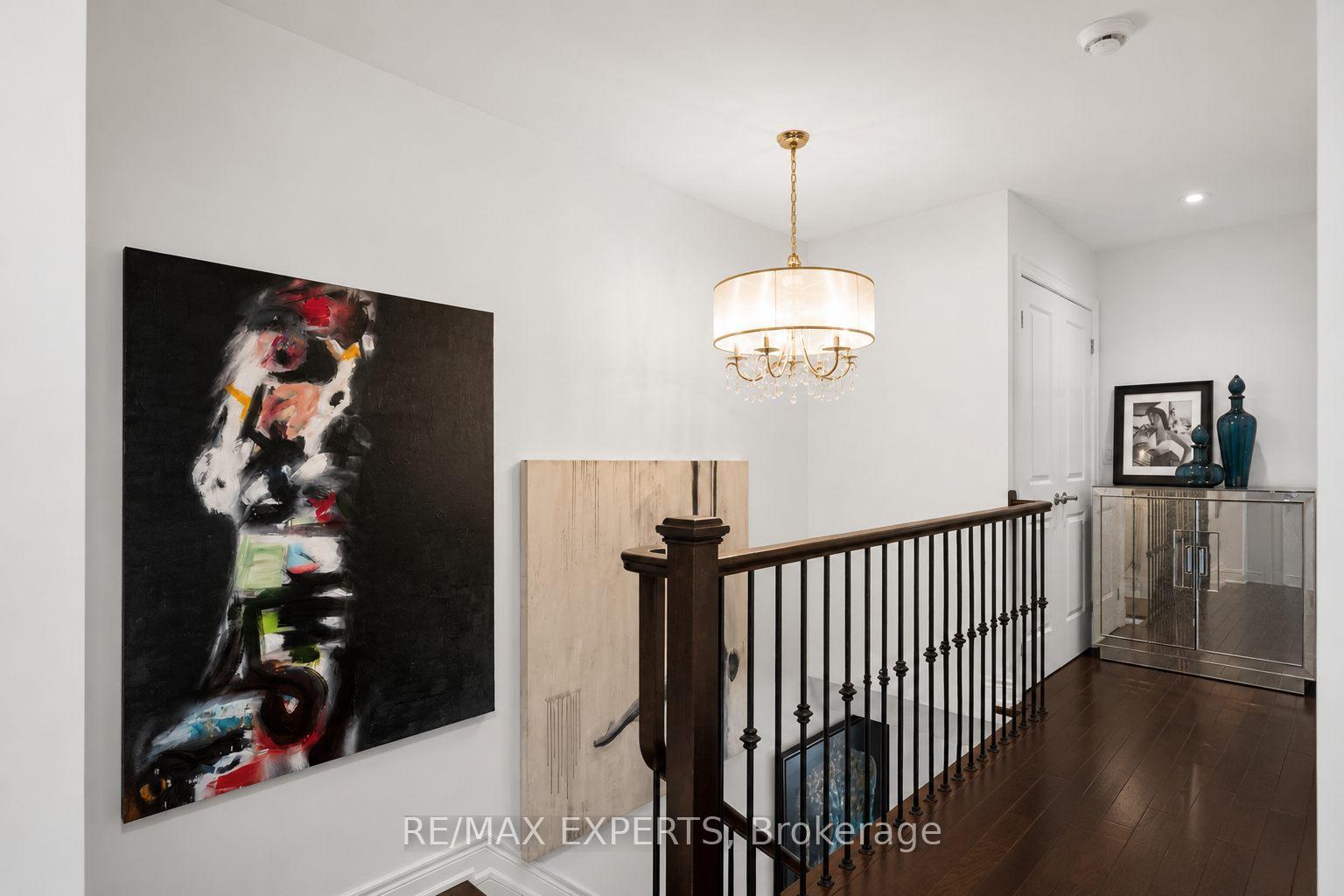 Photo 14 of 22 Matthew Court, Etobicoke, Princess-Rosethorn — HOMEH