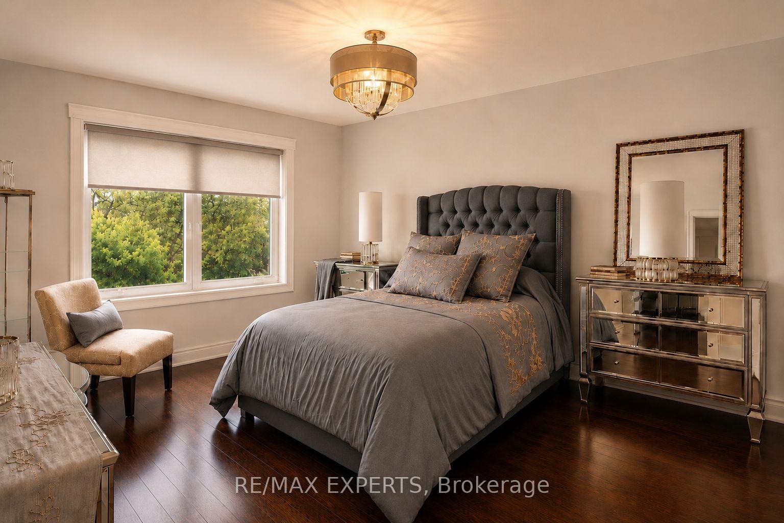 Photo 15 of 22 Matthew Court, Etobicoke, Princess-Rosethorn — HOMEH