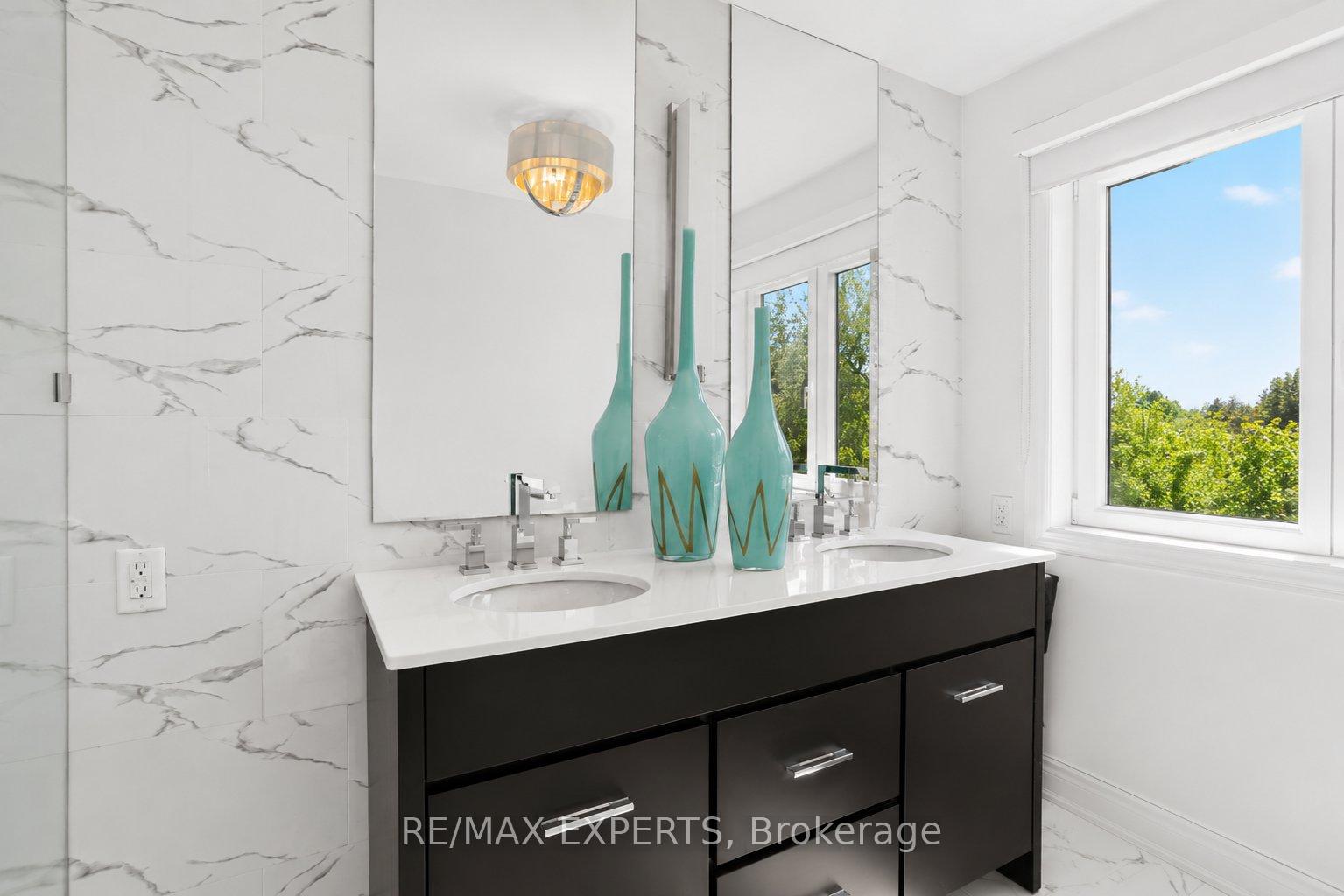 Photo 20 of 22 Matthew Court, Etobicoke, Princess-Rosethorn — HOMEH
