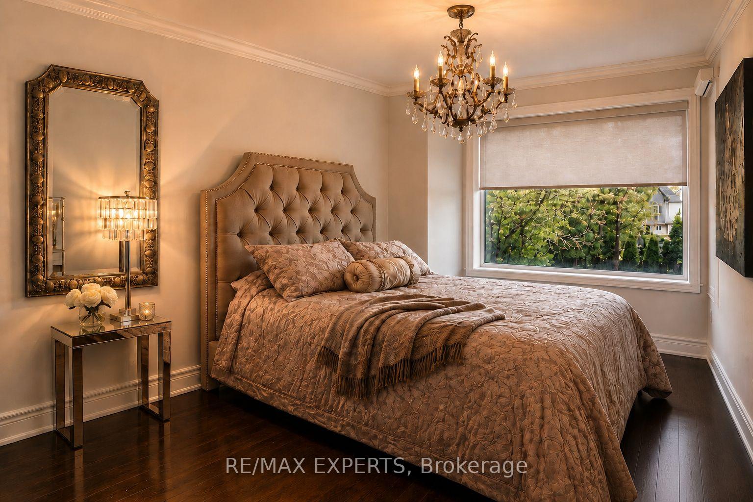 Photo 21 of 22 Matthew Court, Etobicoke, Princess-Rosethorn — HOMEH