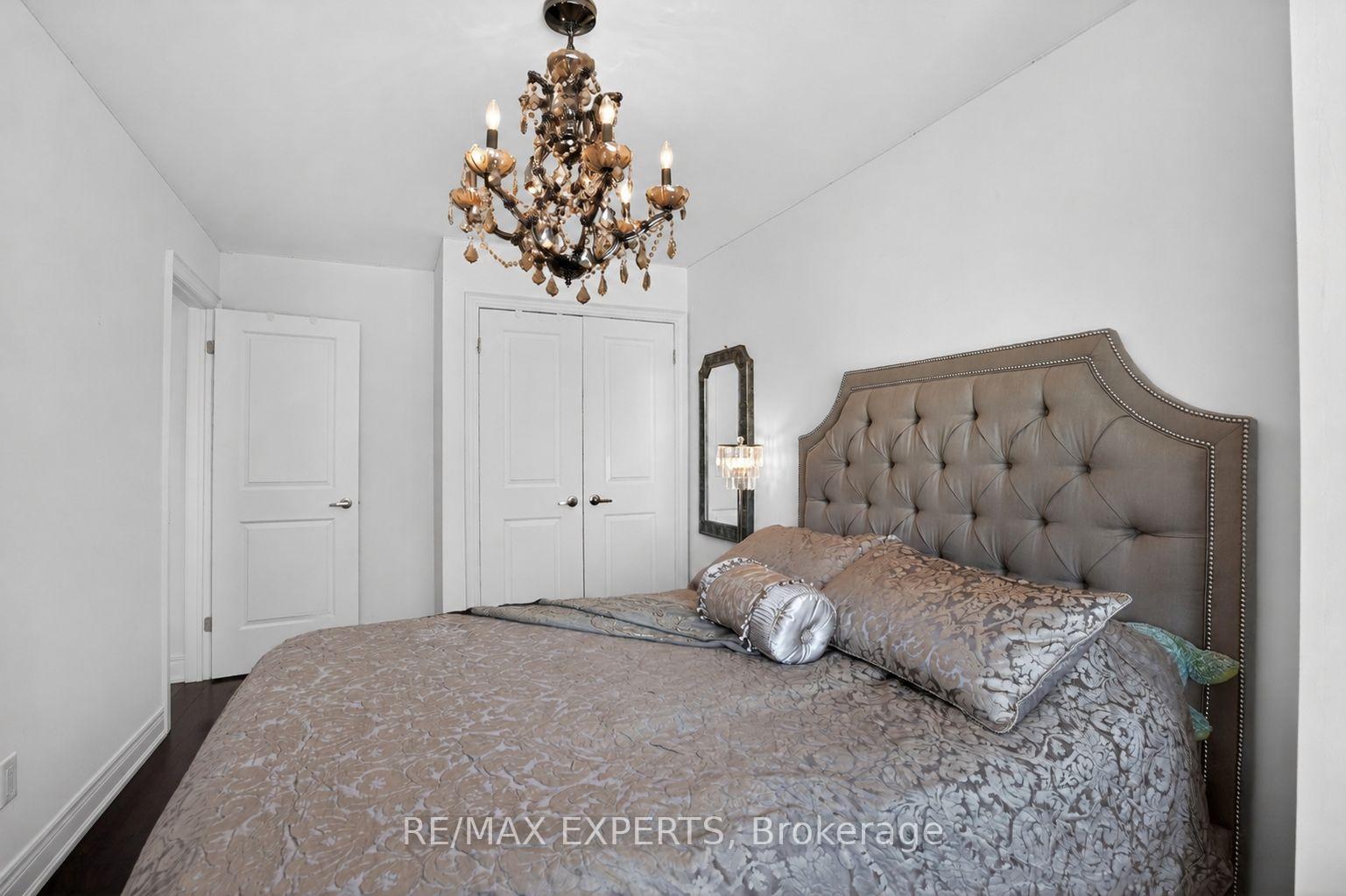Photo 23 of 22 Matthew Court, Etobicoke, Princess-Rosethorn — HOMEH