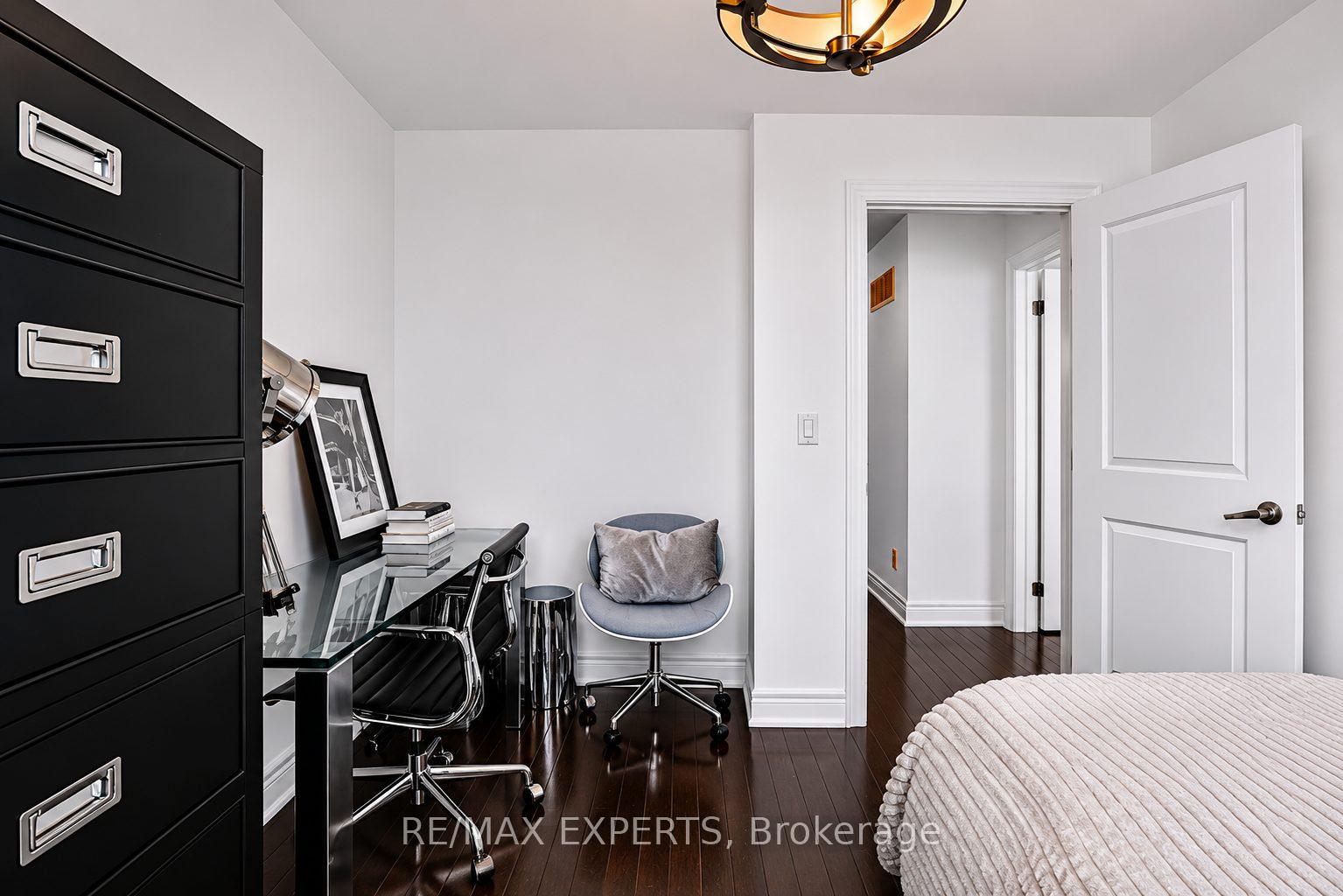 Photo 26 of 22 Matthew Court, Etobicoke, Princess-Rosethorn — HOMEH