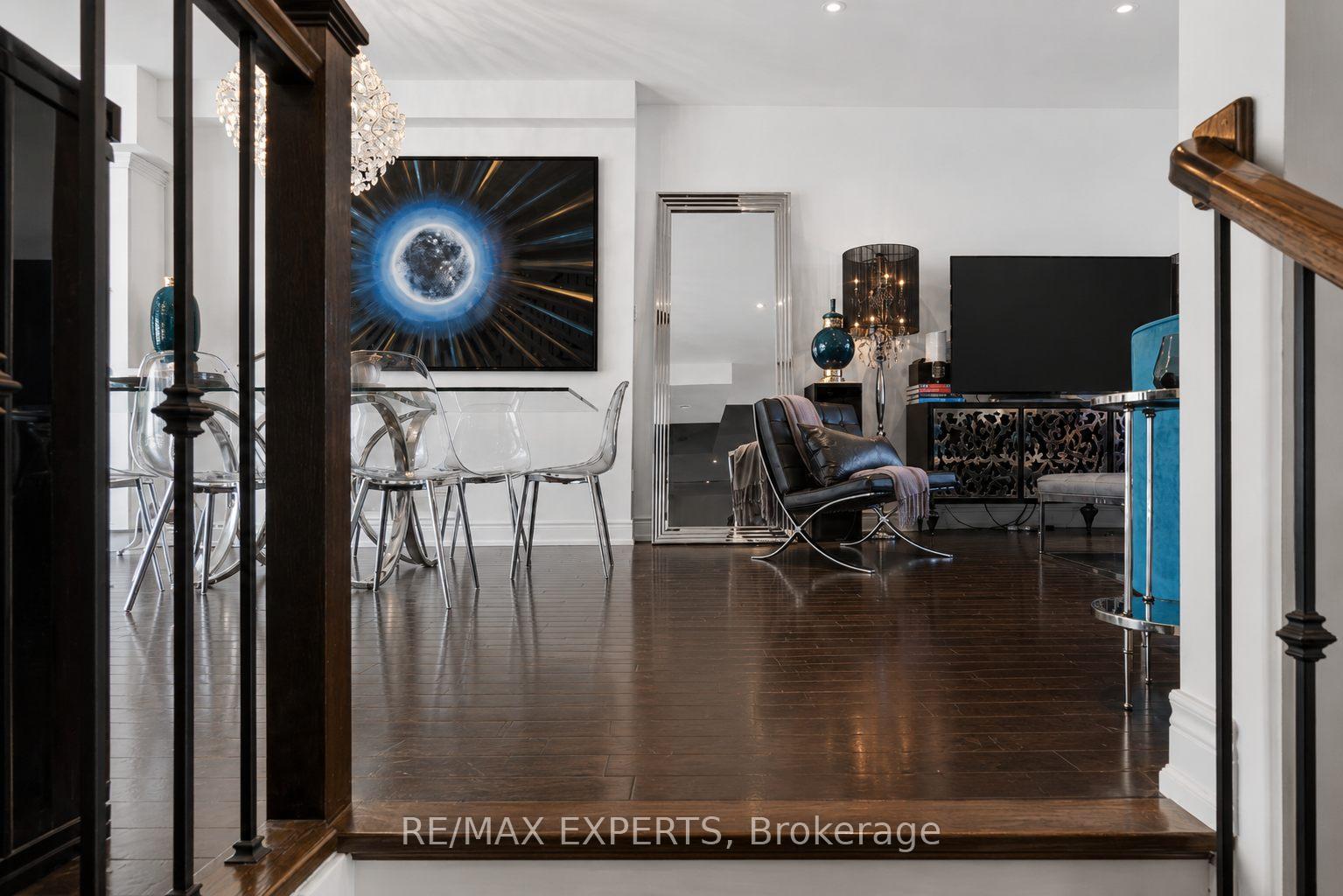 Photo 27 of 22 Matthew Court, Etobicoke, Princess-Rosethorn — HOMEH
