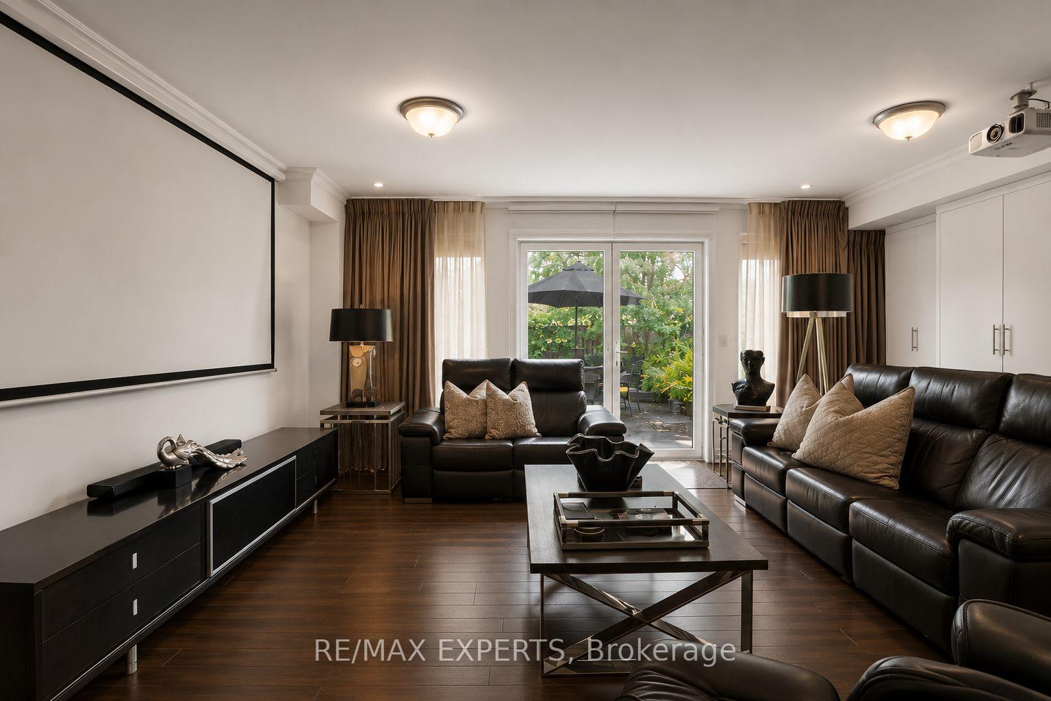 Photo 28 of 22 Matthew Court, Etobicoke, Princess-Rosethorn — HOMEH