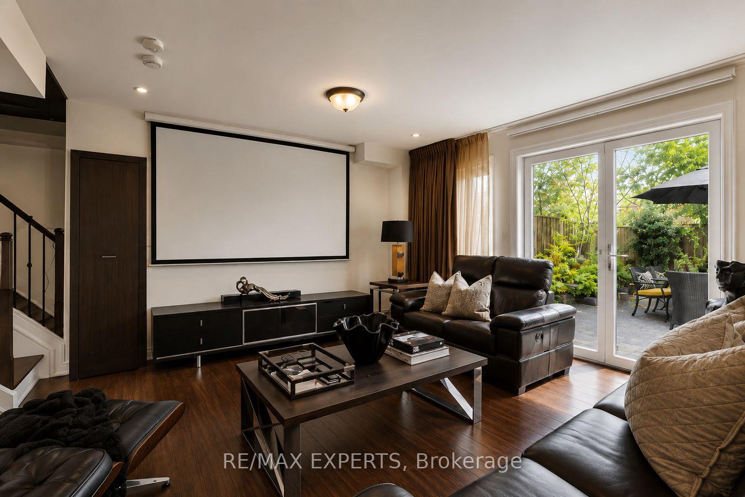 Photo 29 of 22 Matthew Court, Etobicoke, Princess-Rosethorn — HOMEH