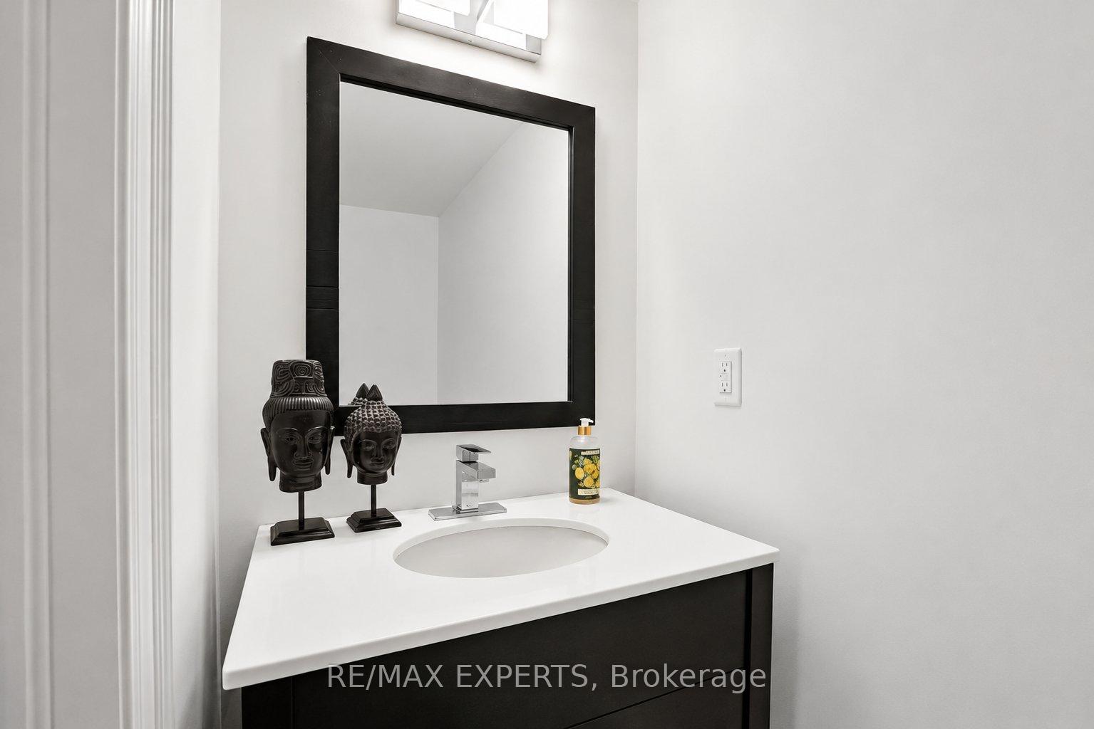 Photo 30 of 22 Matthew Court, Etobicoke, Princess-Rosethorn — HOMEH