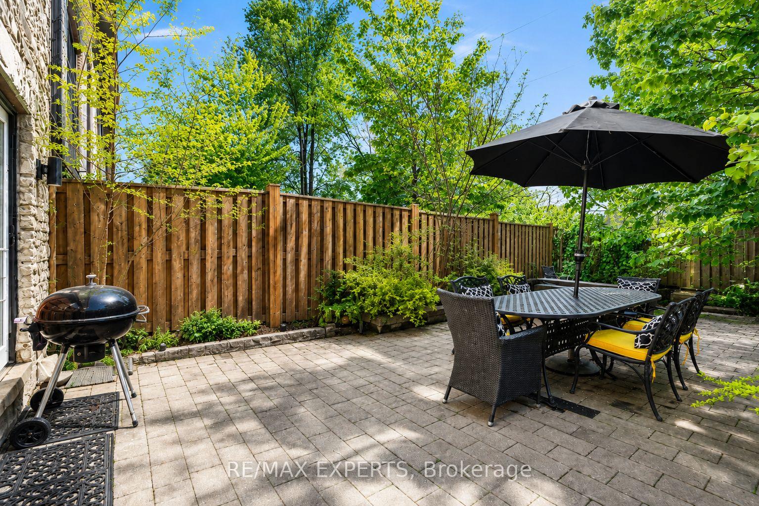 Photo 32 of 22 Matthew Court, Etobicoke, Princess-Rosethorn — HOMEH