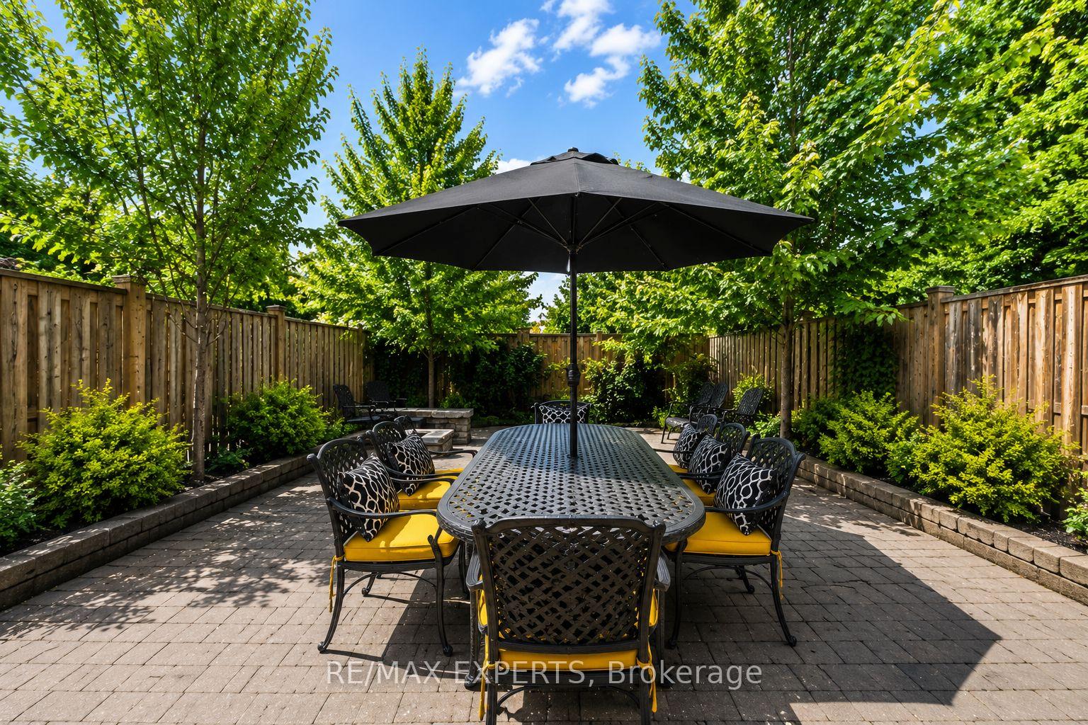 Photo 33 of 22 Matthew Court, Etobicoke, Princess-Rosethorn — HOMEH