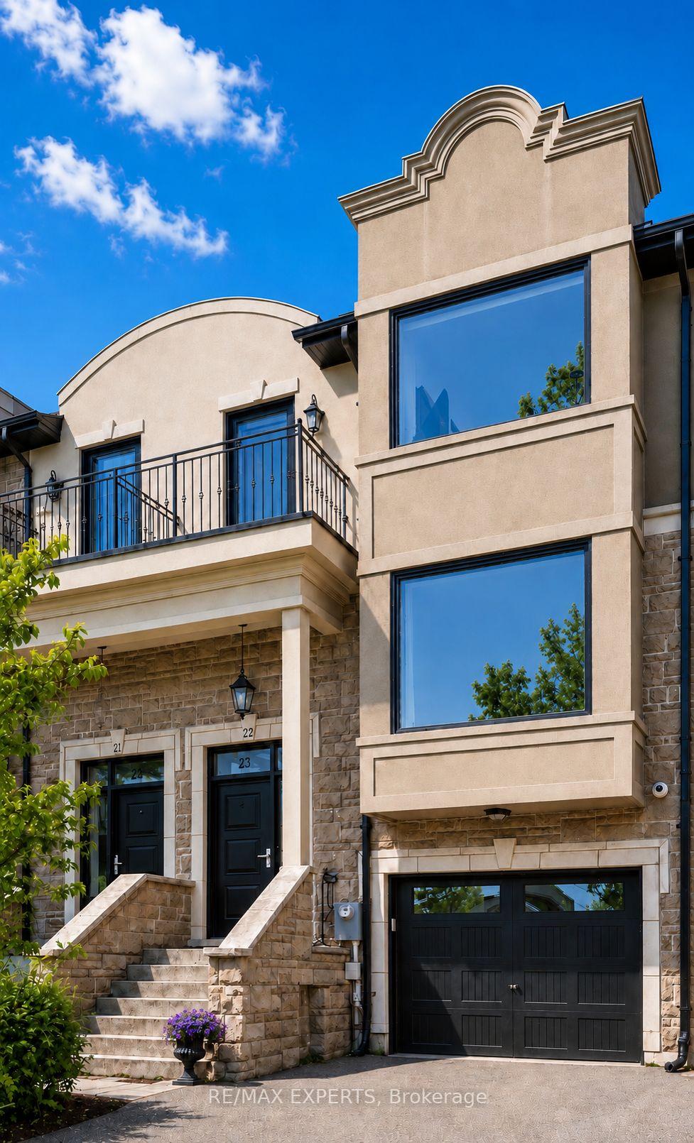 Photo 34 of 22 Matthew Court, Etobicoke, Princess-Rosethorn — HOMEH