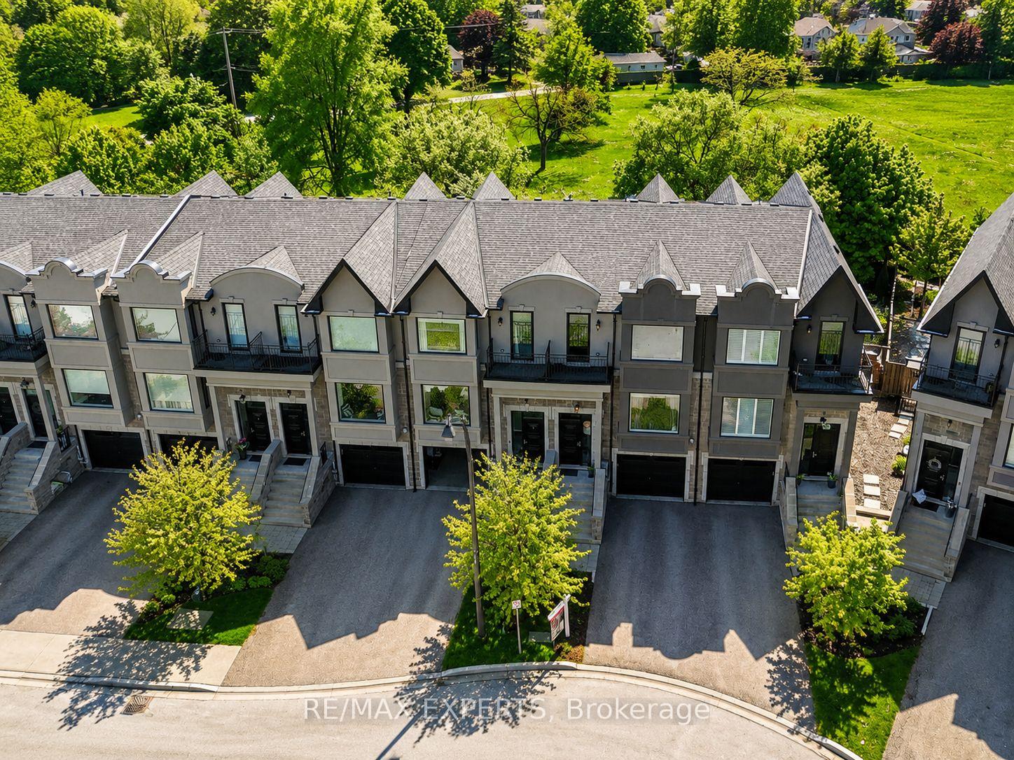 Photo 35 of 22 Matthew Court, Etobicoke, Princess-Rosethorn — HOMEH