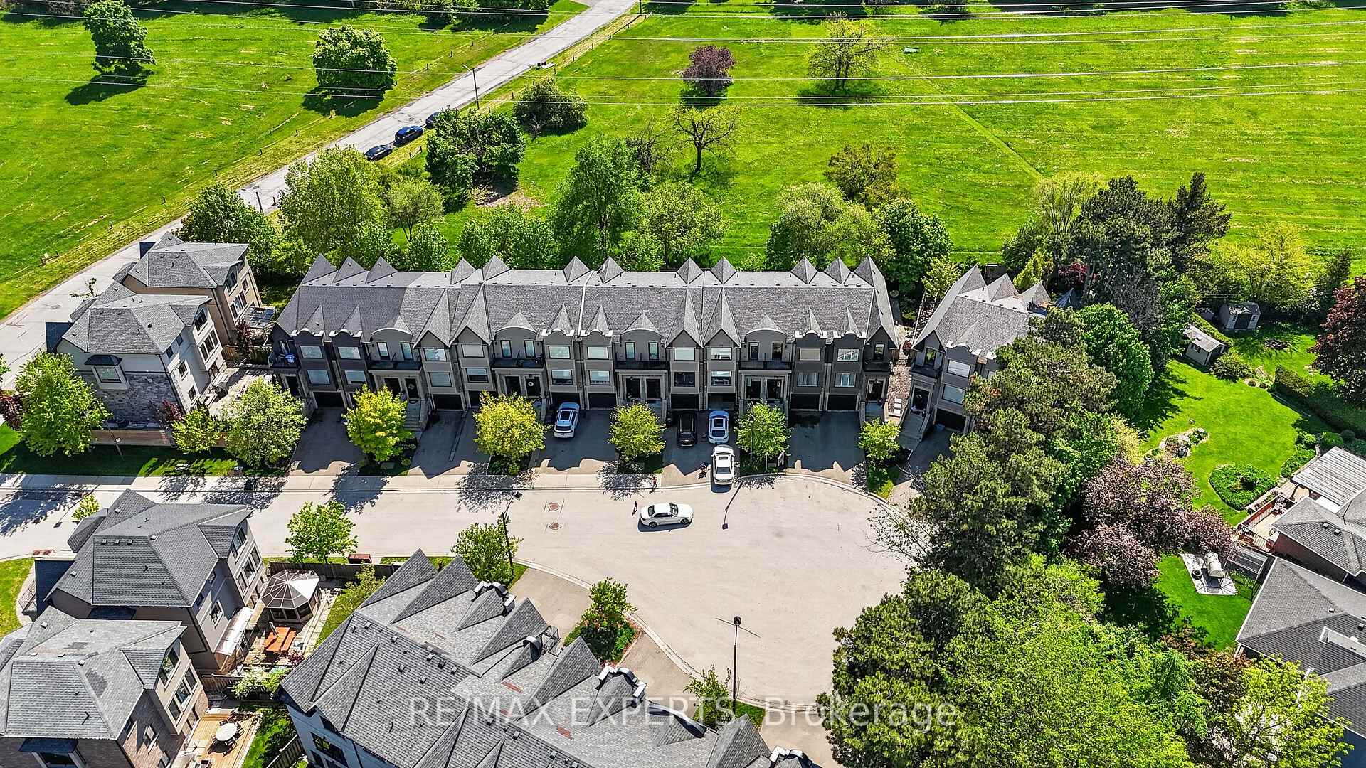 Photo 36 of 22 Matthew Court, Etobicoke, Princess-Rosethorn — HOMEH