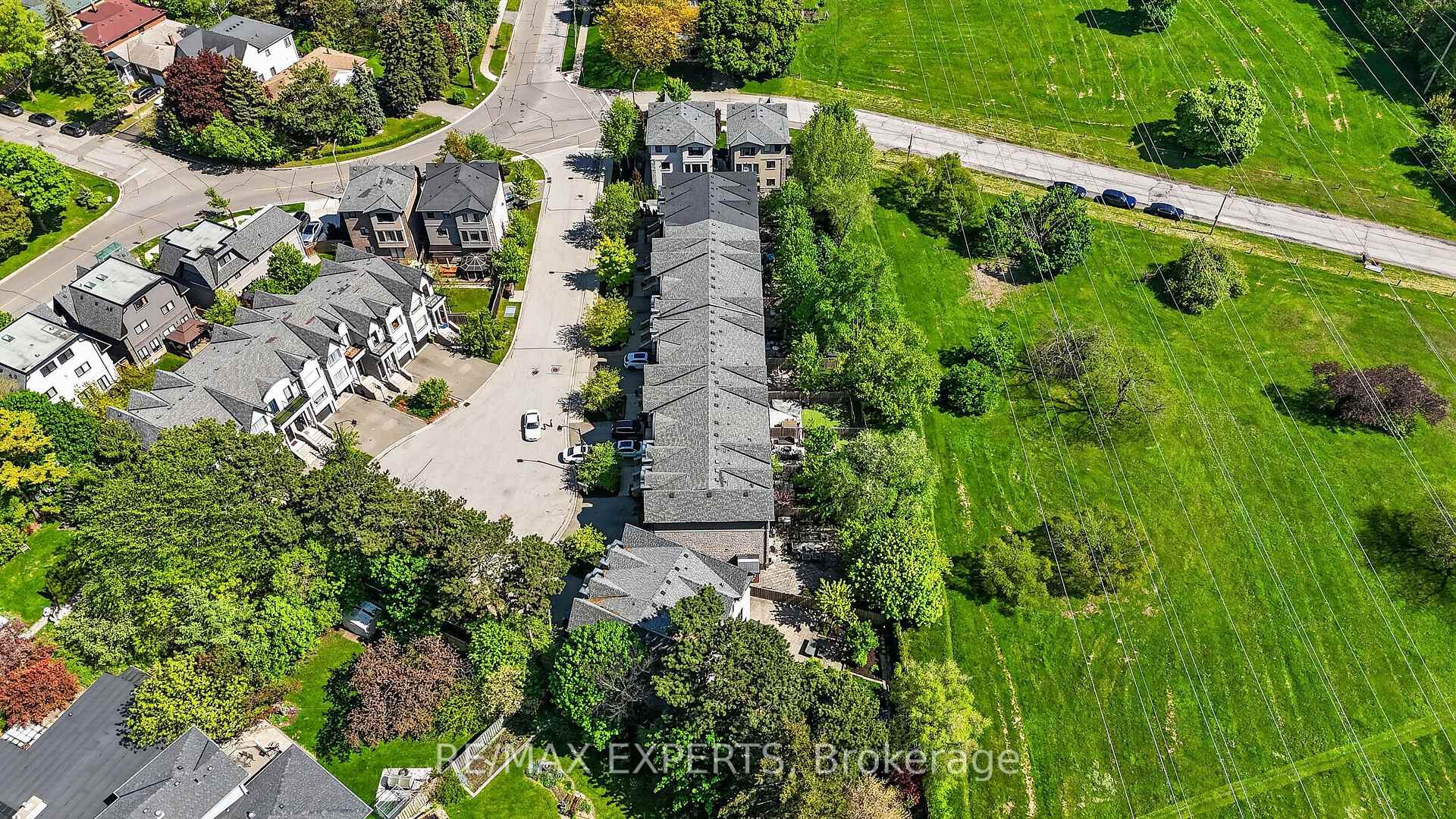 Photo 39 of 22 Matthew Court, Etobicoke, Princess-Rosethorn — HOMEH