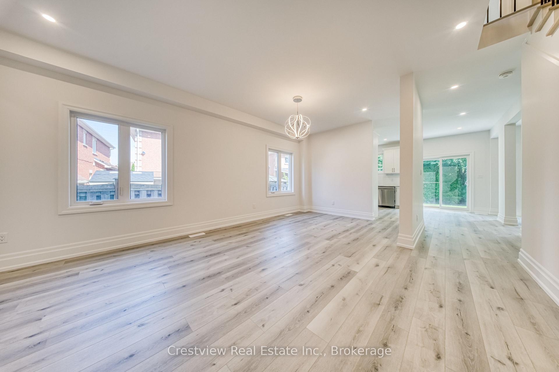 Photo 4 of 49 Sandham Crescent, Markham, Middlefield — HOMEH