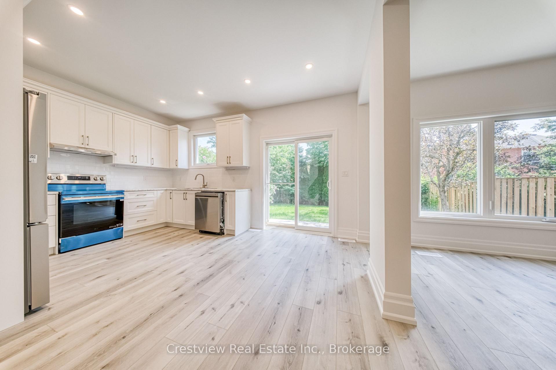 Photo 5 of 49 Sandham Crescent, Markham, Middlefield — HOMEH