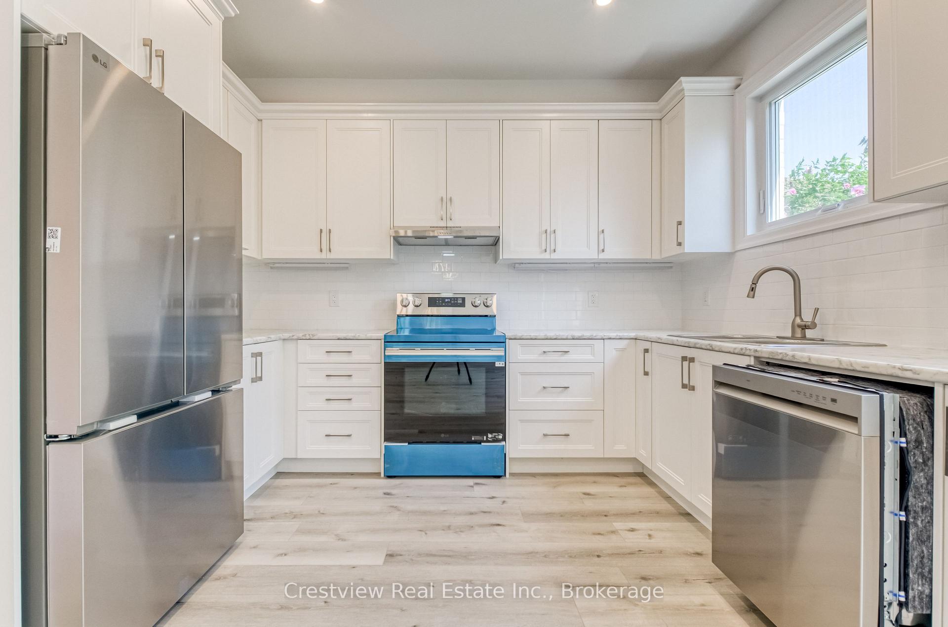 Photo 6 of 49 Sandham Crescent, Markham, Middlefield — HOMEH