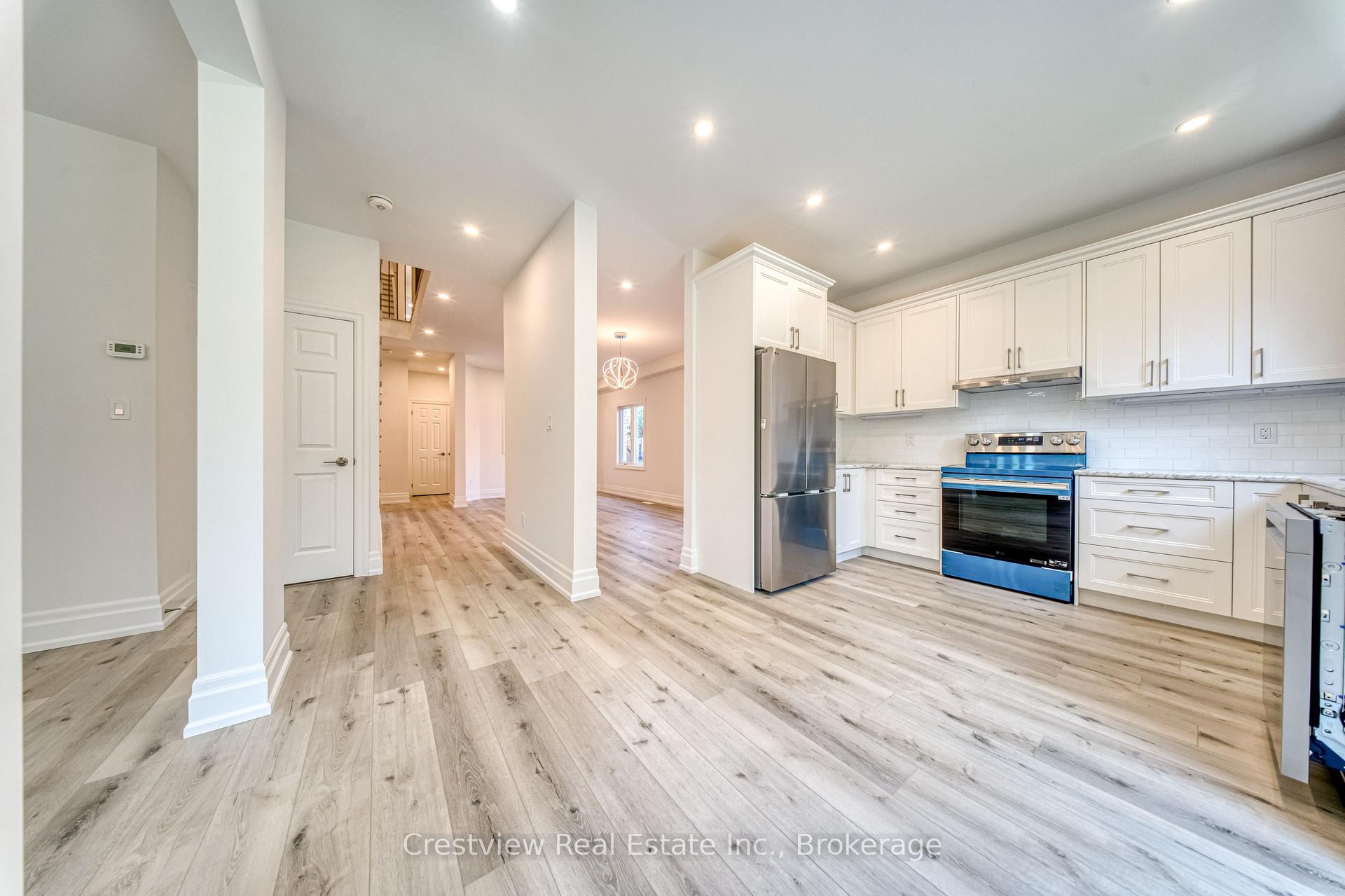 Photo 9 of 49 Sandham Crescent, Markham, Middlefield — HOMEH