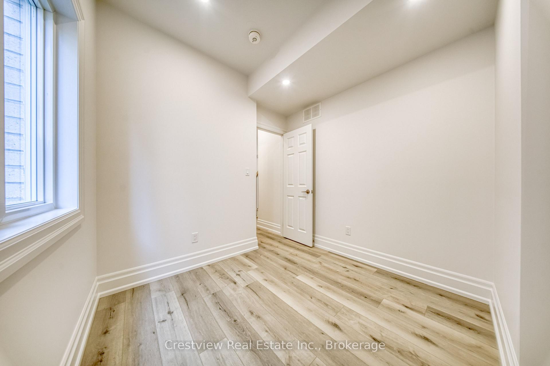 Photo 10 of 49 Sandham Crescent, Markham, Middlefield — HOMEH