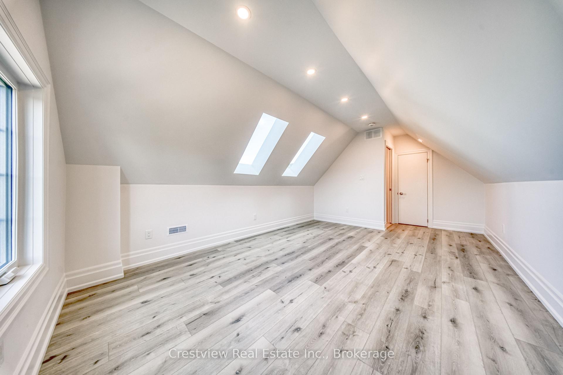 Photo 32 of 49 Sandham Crescent, Markham, Middlefield — HOMEH