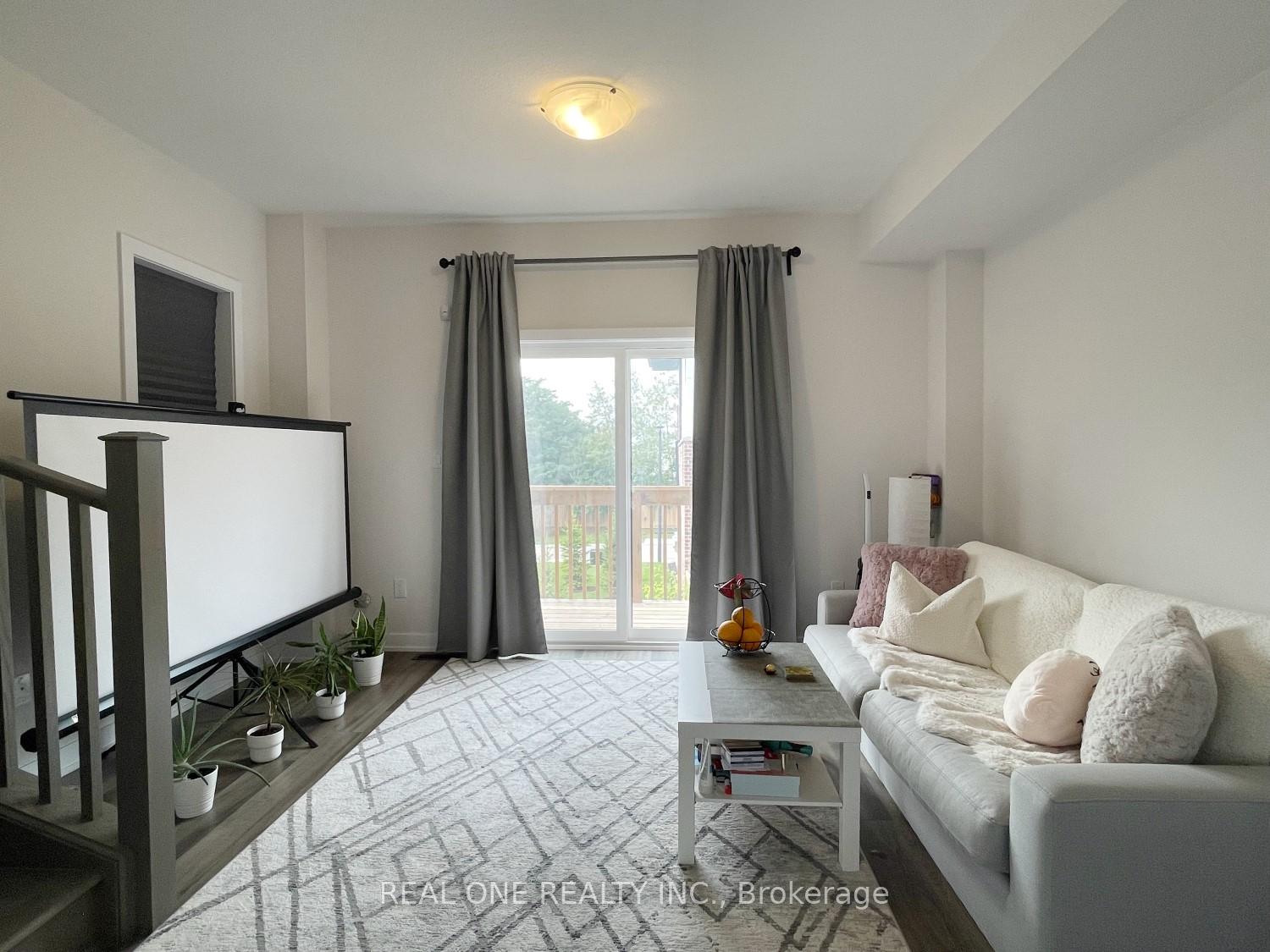 Photo 5 of 1 Markle Crescent, Hamilton, Ancaster — HOMEH