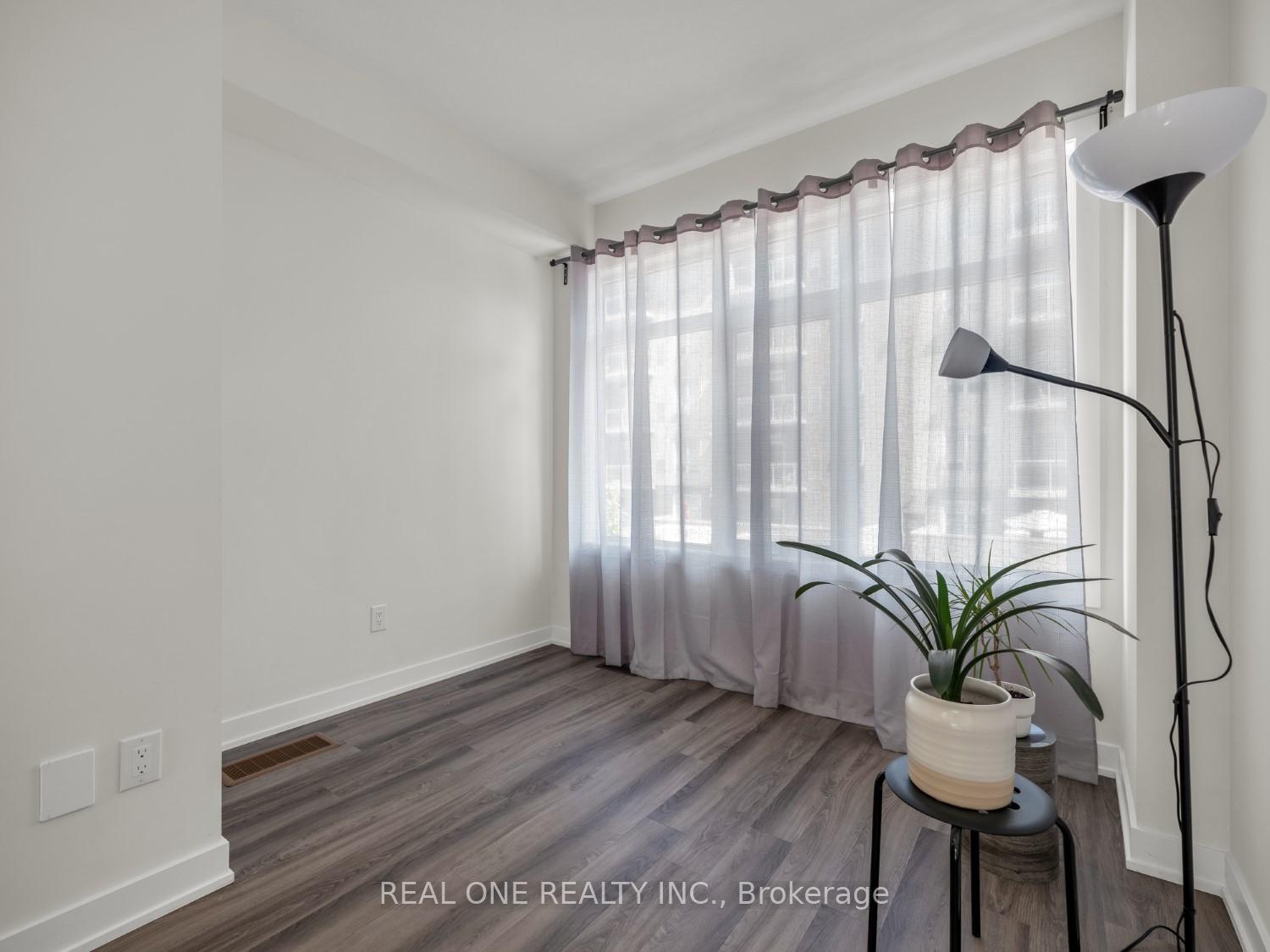 Photo 9 of 1 Markle Crescent, Hamilton, Ancaster — HOMEH