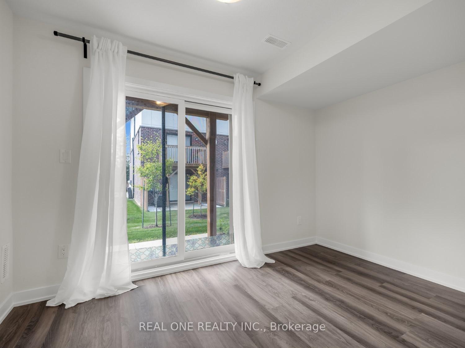 Photo 21 of 1 Markle Crescent, Hamilton, Ancaster — HOMEH