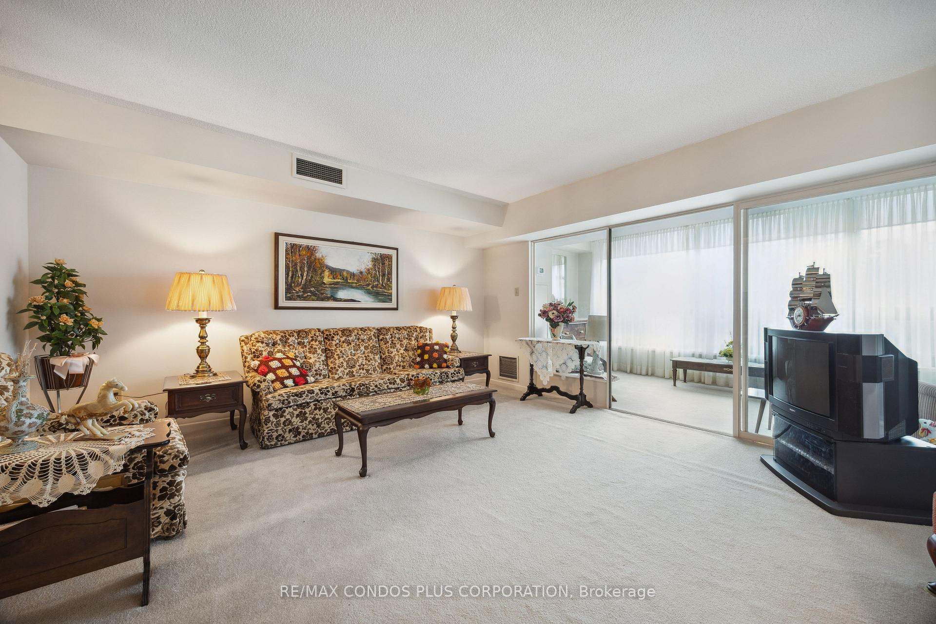 Photo 3 of Unit 902, 62 Wellesley Street W, Toronto, Bay Street Corridor — HOMEH