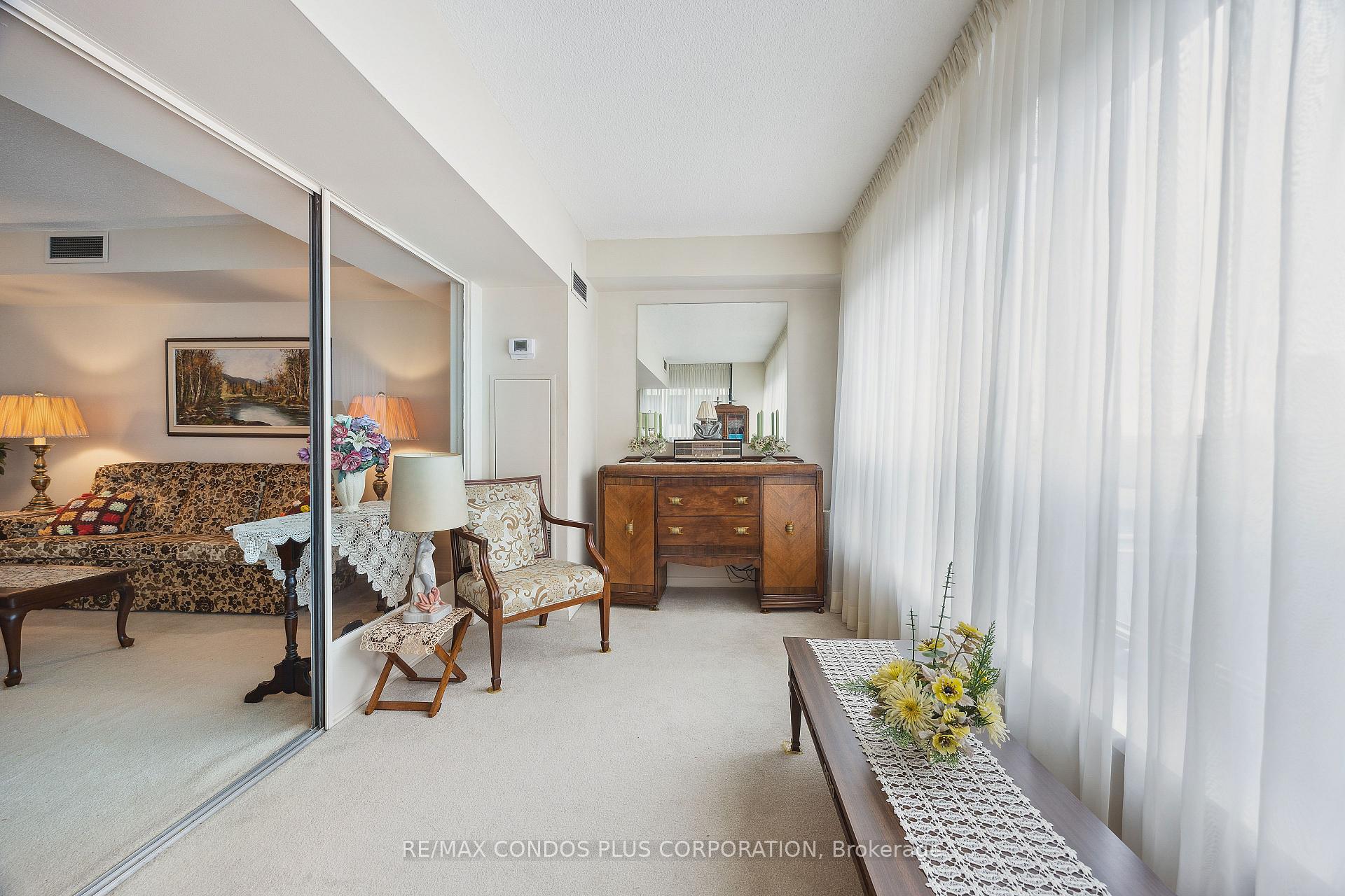 Photo 5 of Unit 902, 62 Wellesley Street W, Toronto, Bay Street Corridor — HOMEH