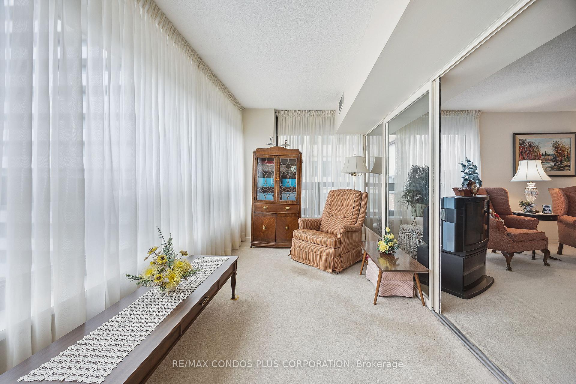 Photo 6 of Unit 902, 62 Wellesley Street W, Toronto, Bay Street Corridor — HOMEH