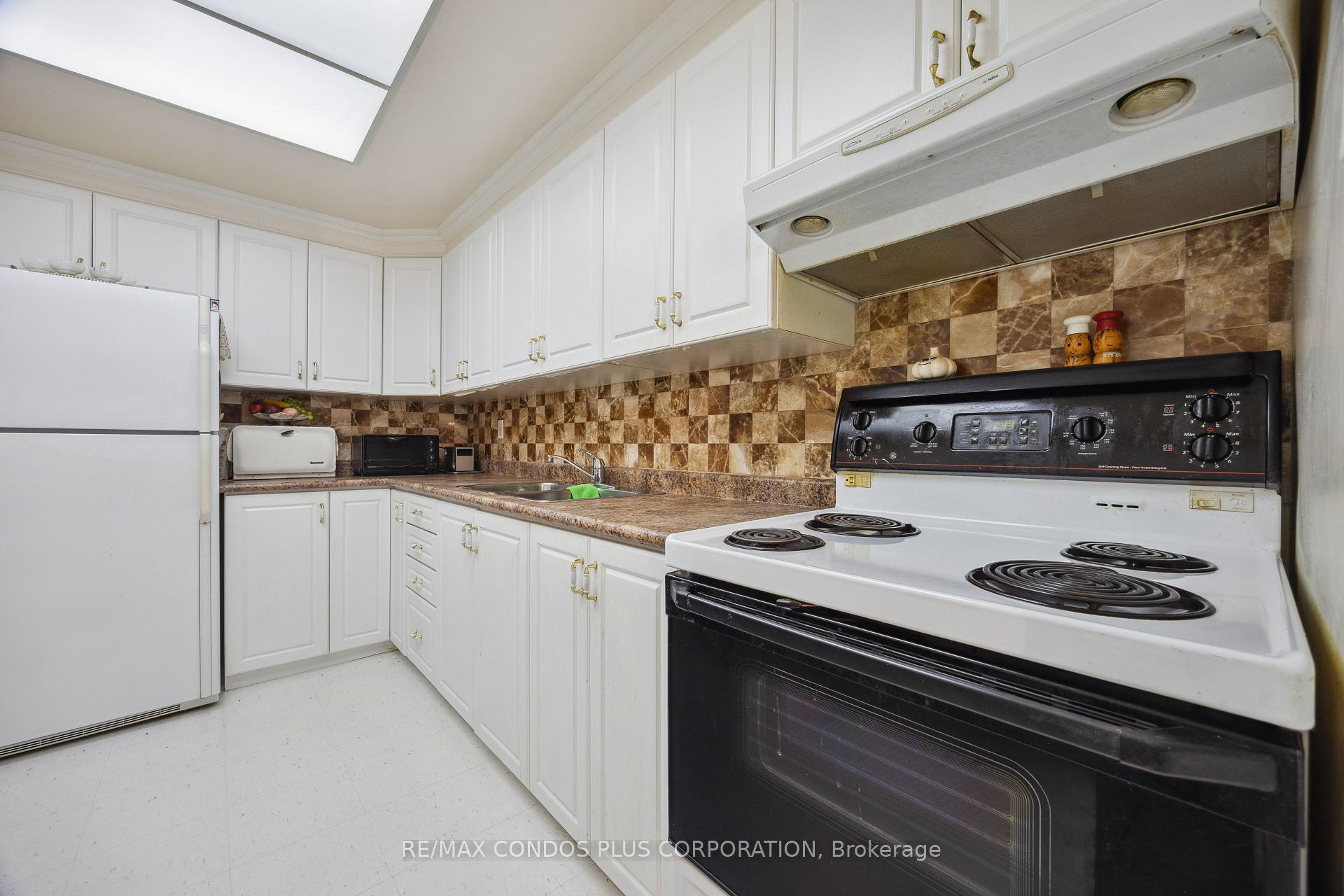 Photo 11 of Unit 902, 62 Wellesley Street W, Toronto, Bay Street Corridor — HOMEH