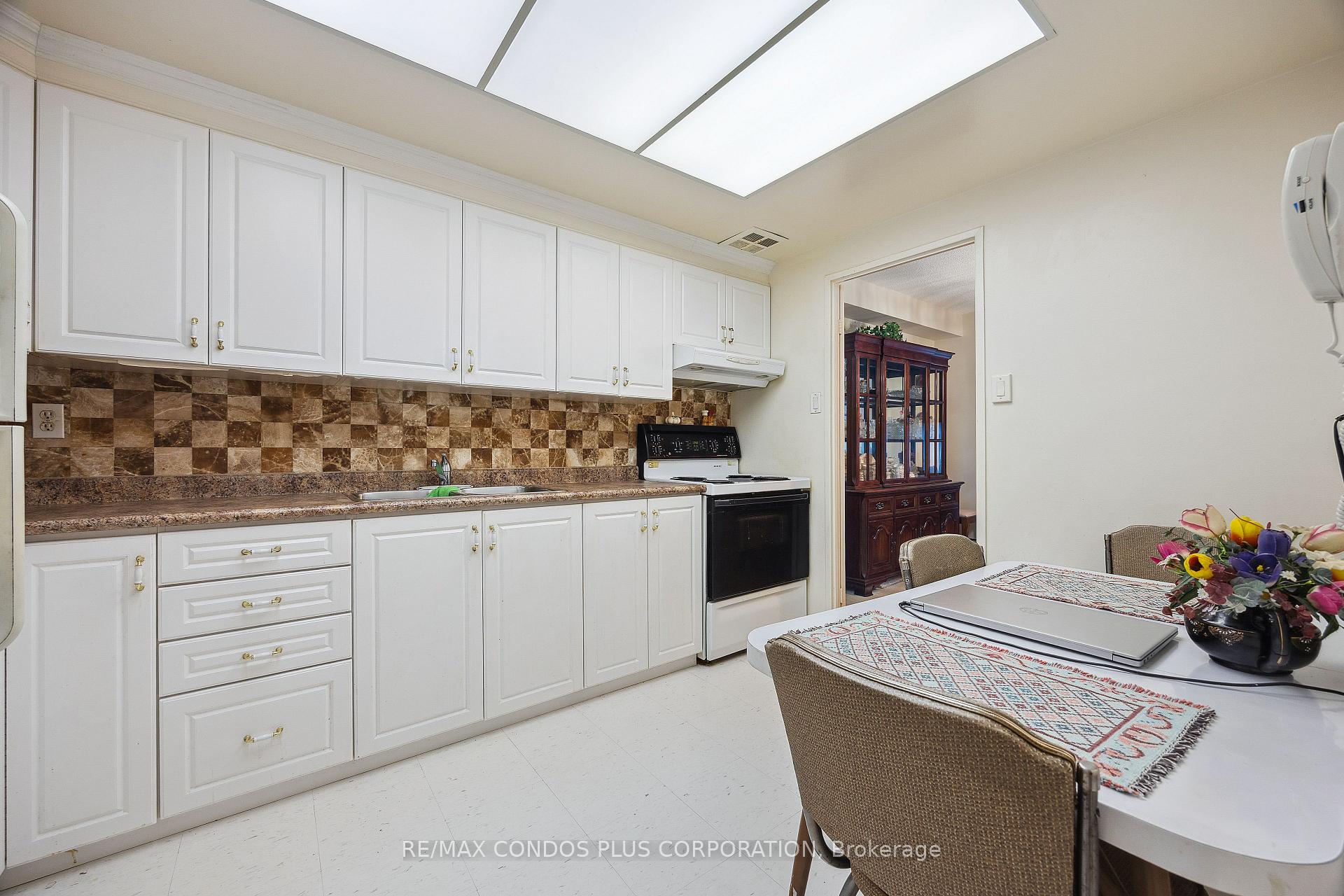 Photo 12 of Unit 902, 62 Wellesley Street W, Toronto, Bay Street Corridor — HOMEH