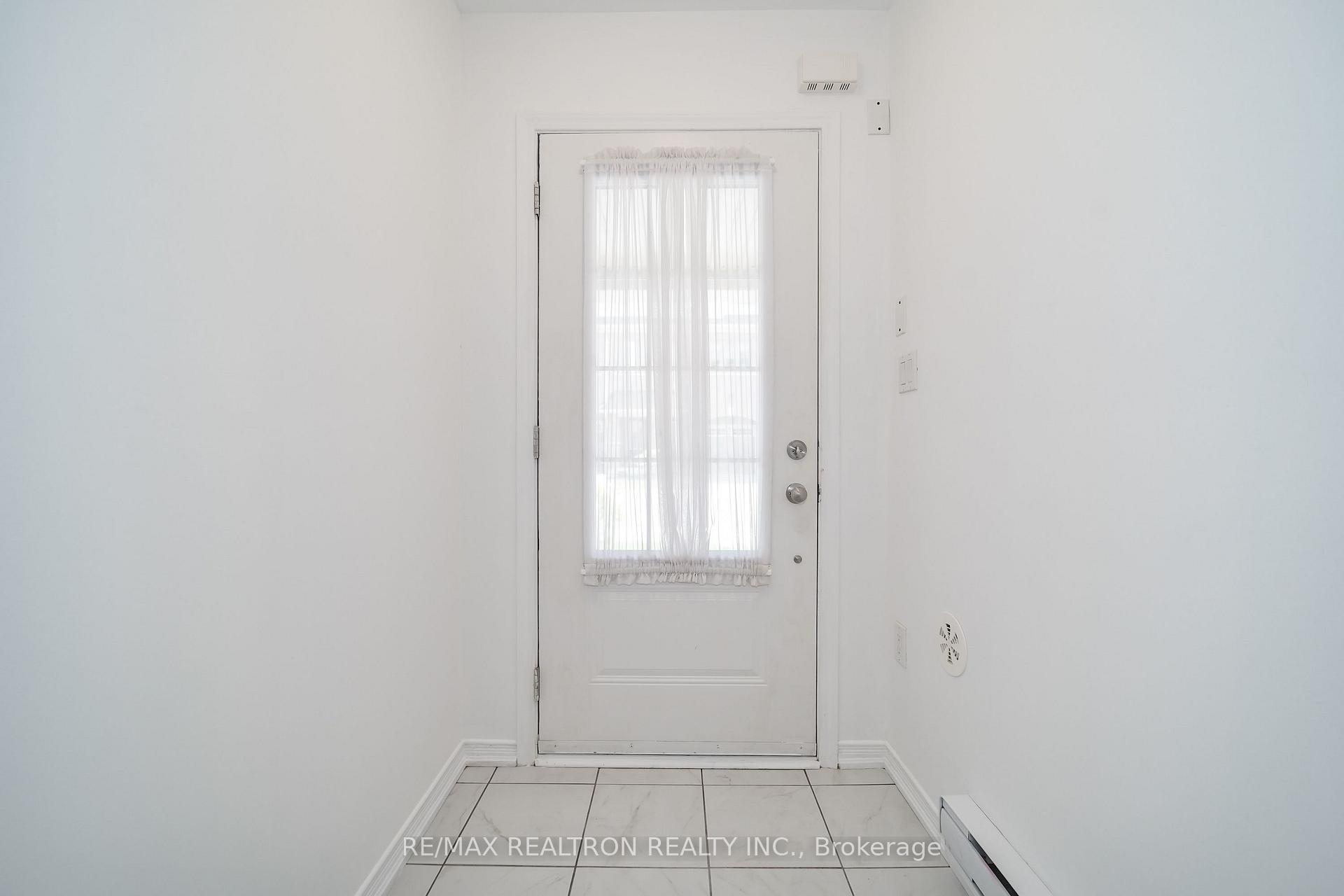 Photo 3 of 2560 Earleville Path, Oshawa, Windfields — HOMEH