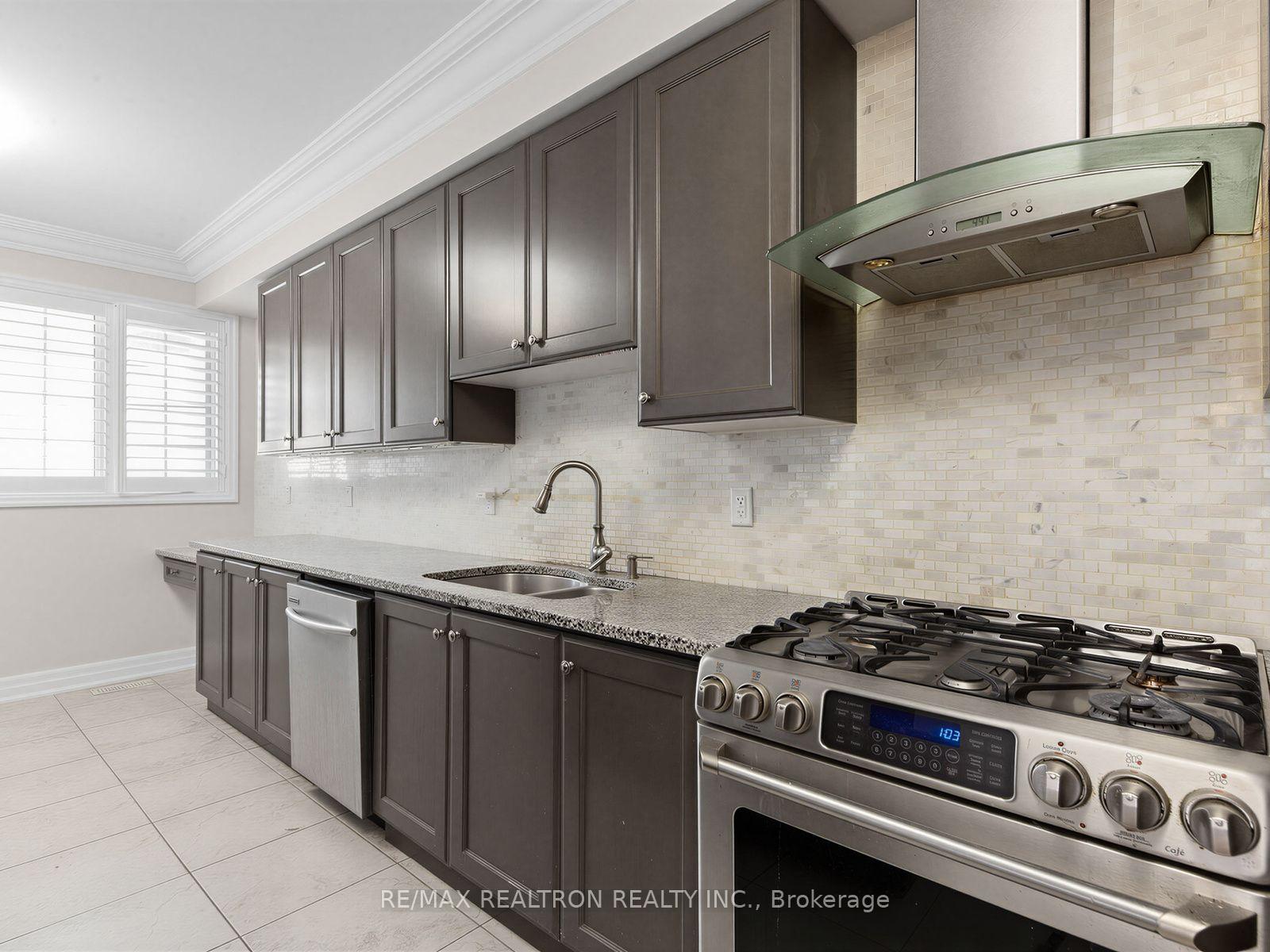 Photo 11 of 244 Cornell Park Avenue, Markham, Cornell — HOMEH